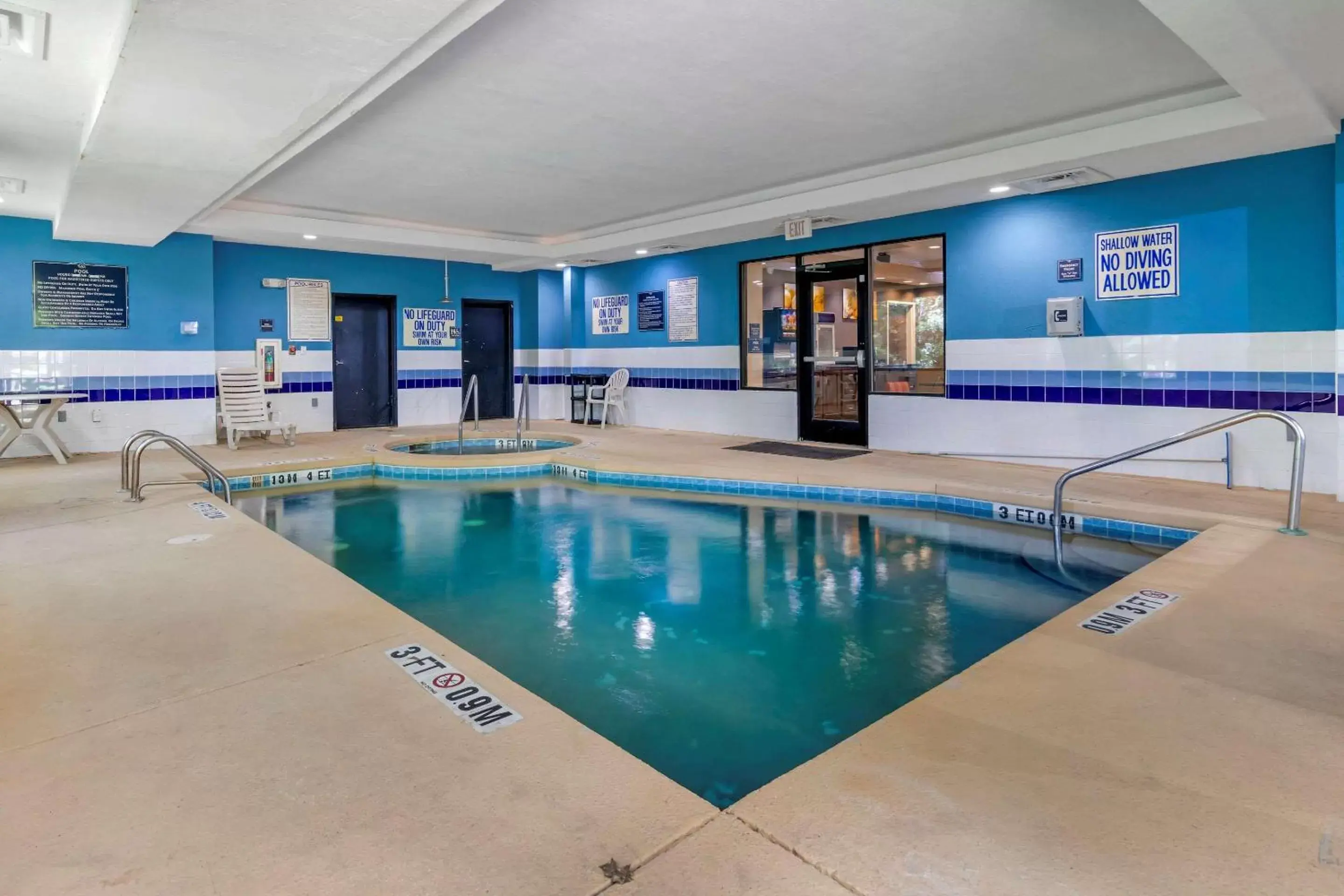 Activities, Swimming Pool in Comfort Suites near MCAS Beaufort