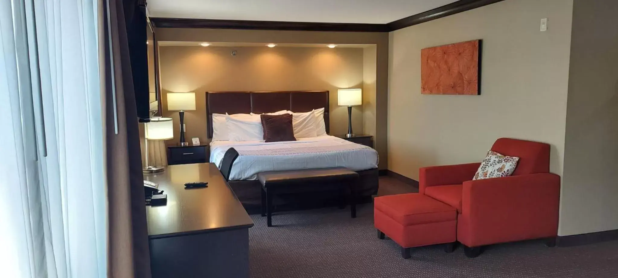 Bed in Parkwood Inn & Suites