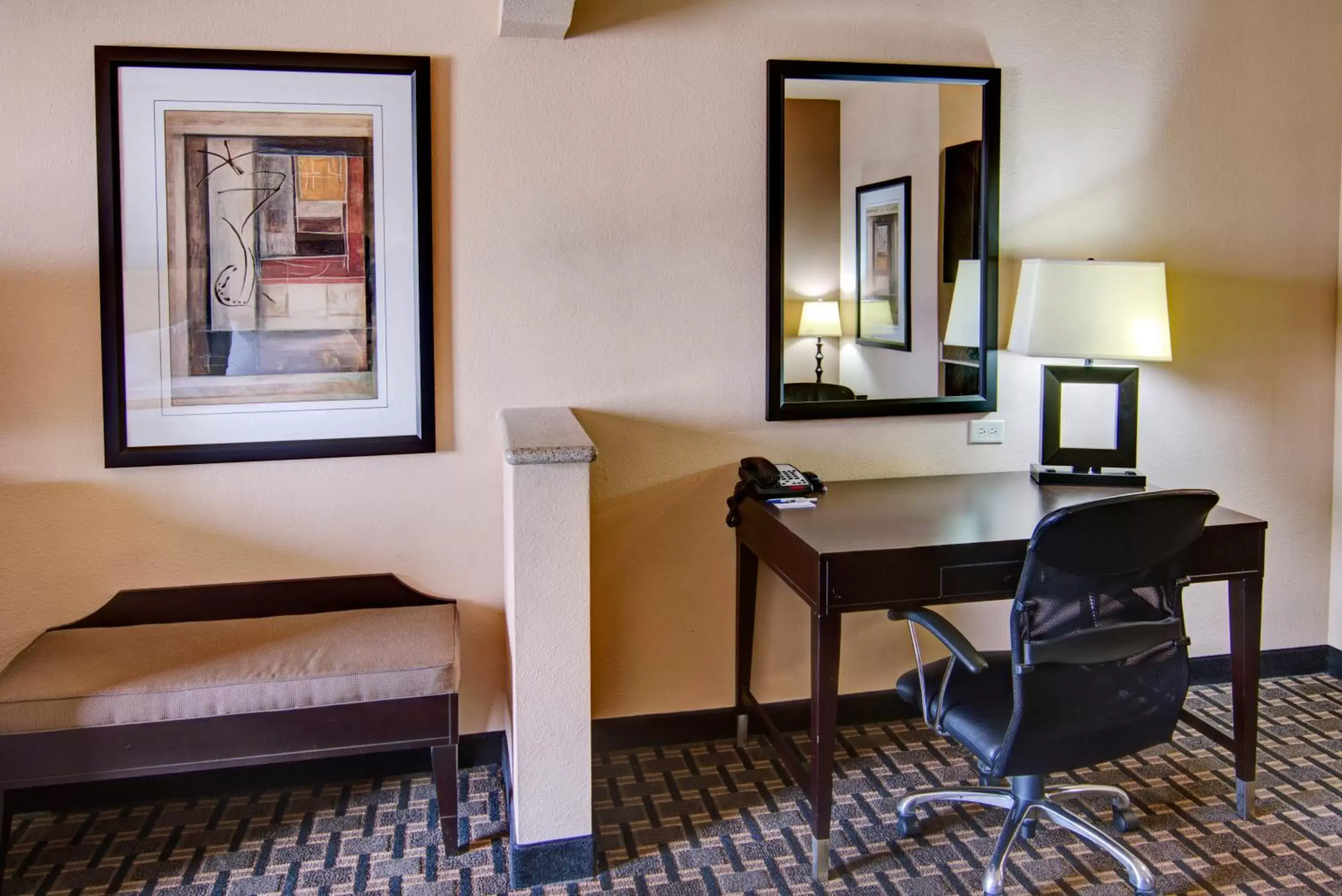 Photo of the whole room, Seating Area in Holiday Inn Express Hotel & Suites Paris, an IHG Hotel