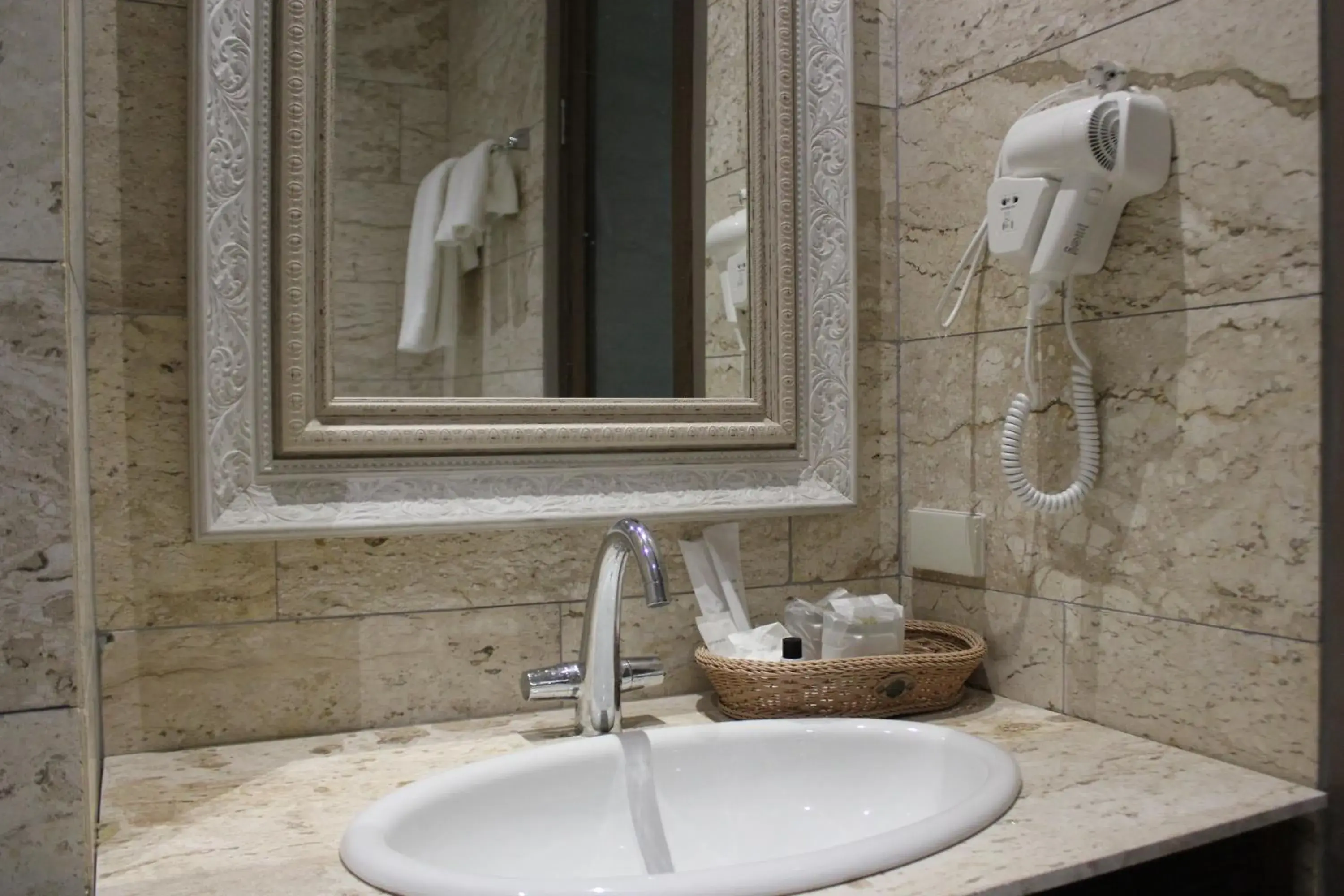 Bathroom in The Glory River Kwai Hotel