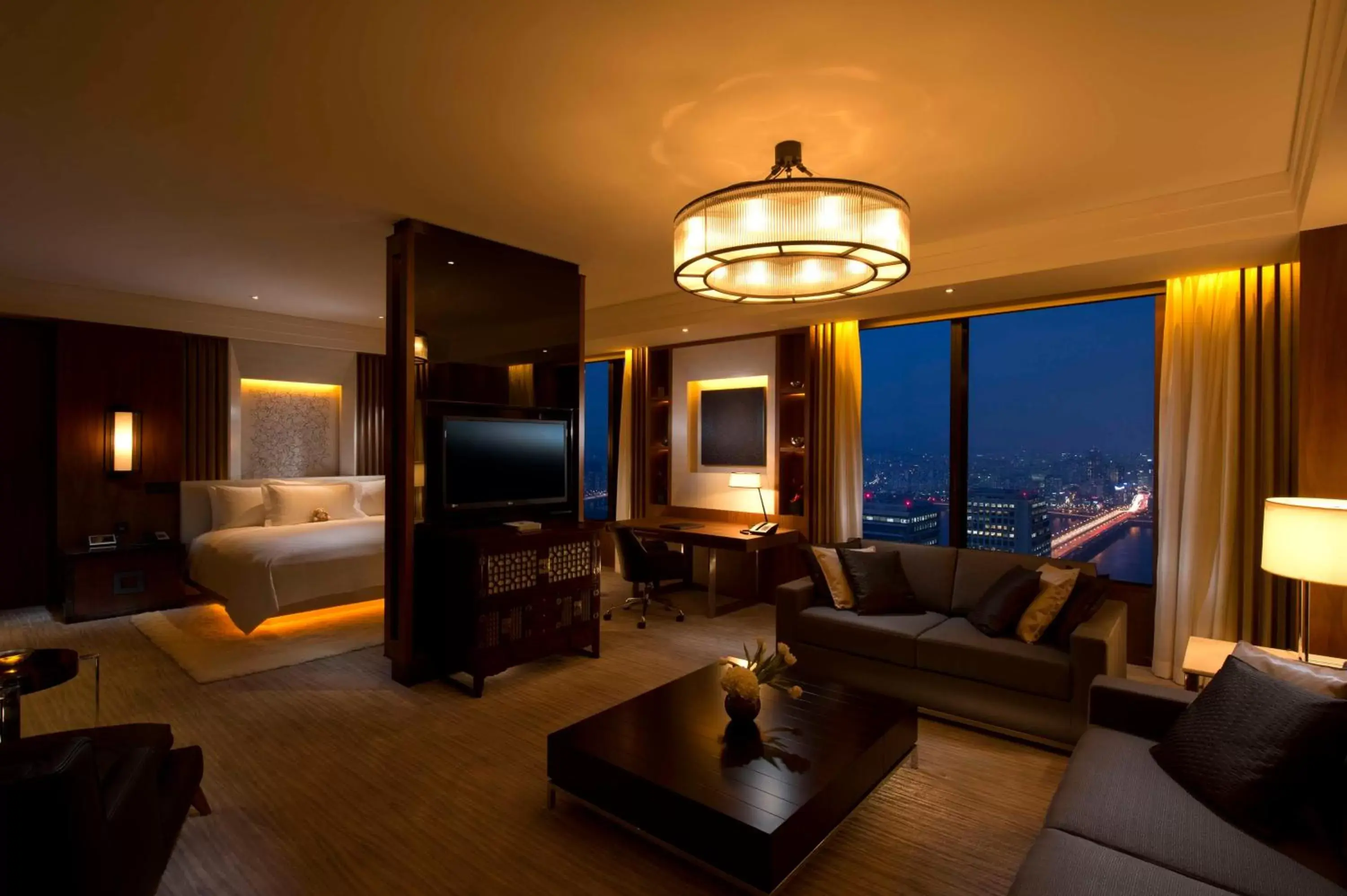 Bed, Seating Area in Conrad Seoul