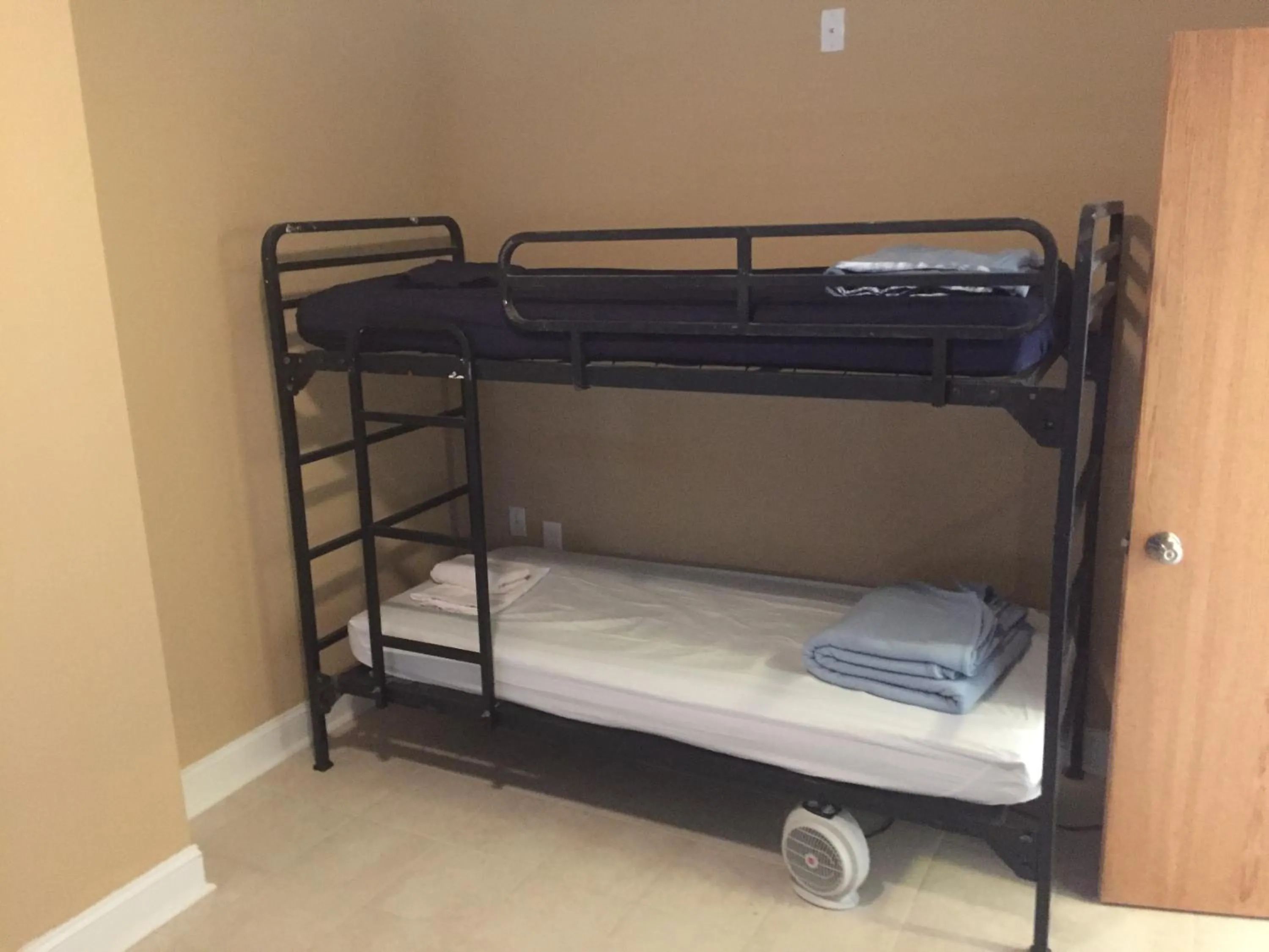 Bedroom, Bed in DC International Hostel 2