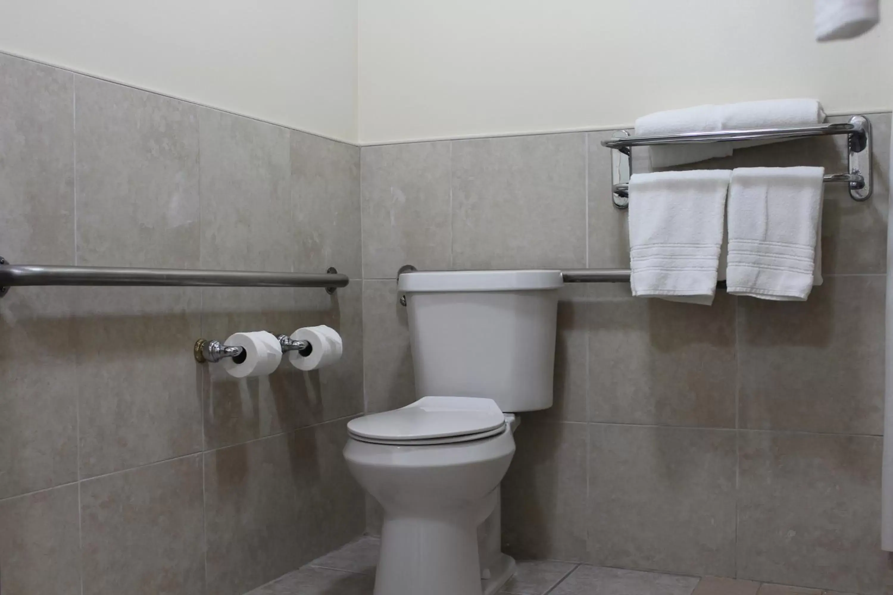 Toilet, Bathroom in Travelodge by Wyndham Florida City/Homestead/Everglades