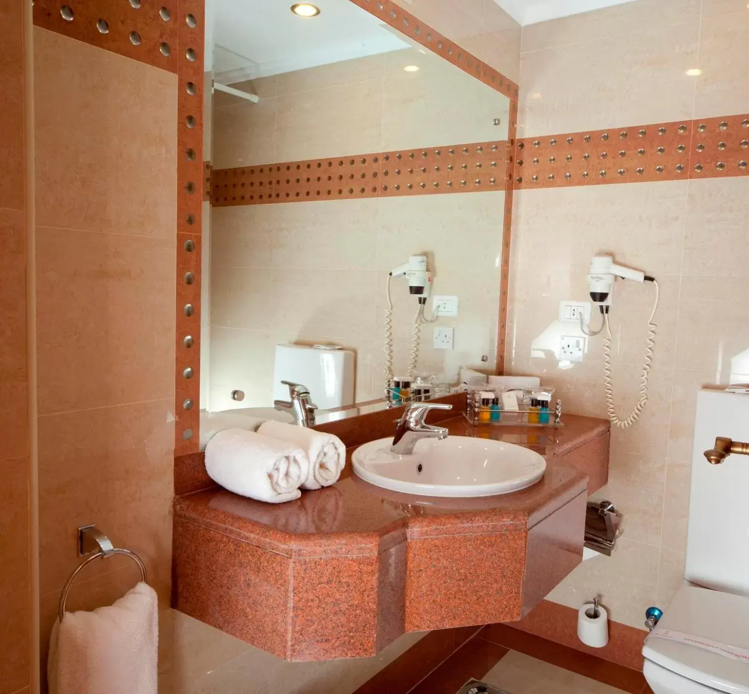 Bathroom in Golden Tulip Hotel Flamenco Cairo