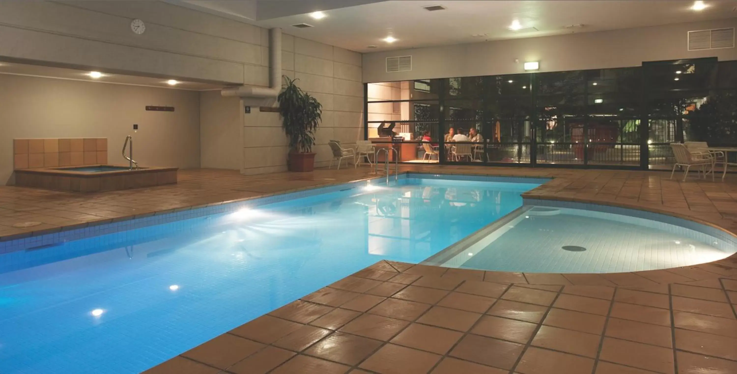 Swimming Pool in Grand Hotel Melbourne