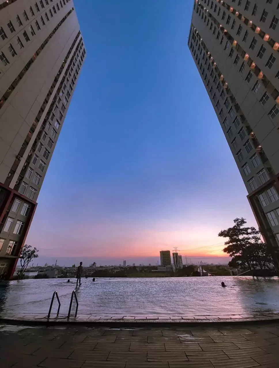 City view, Sunrise/Sunset in Hotel Gunawangsa MERR