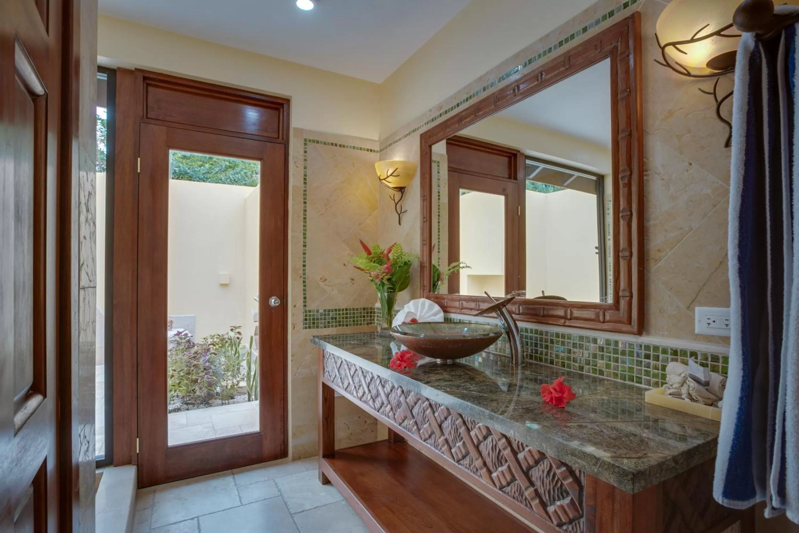 Bathroom in Sleeping Giant Rainforest Lodge