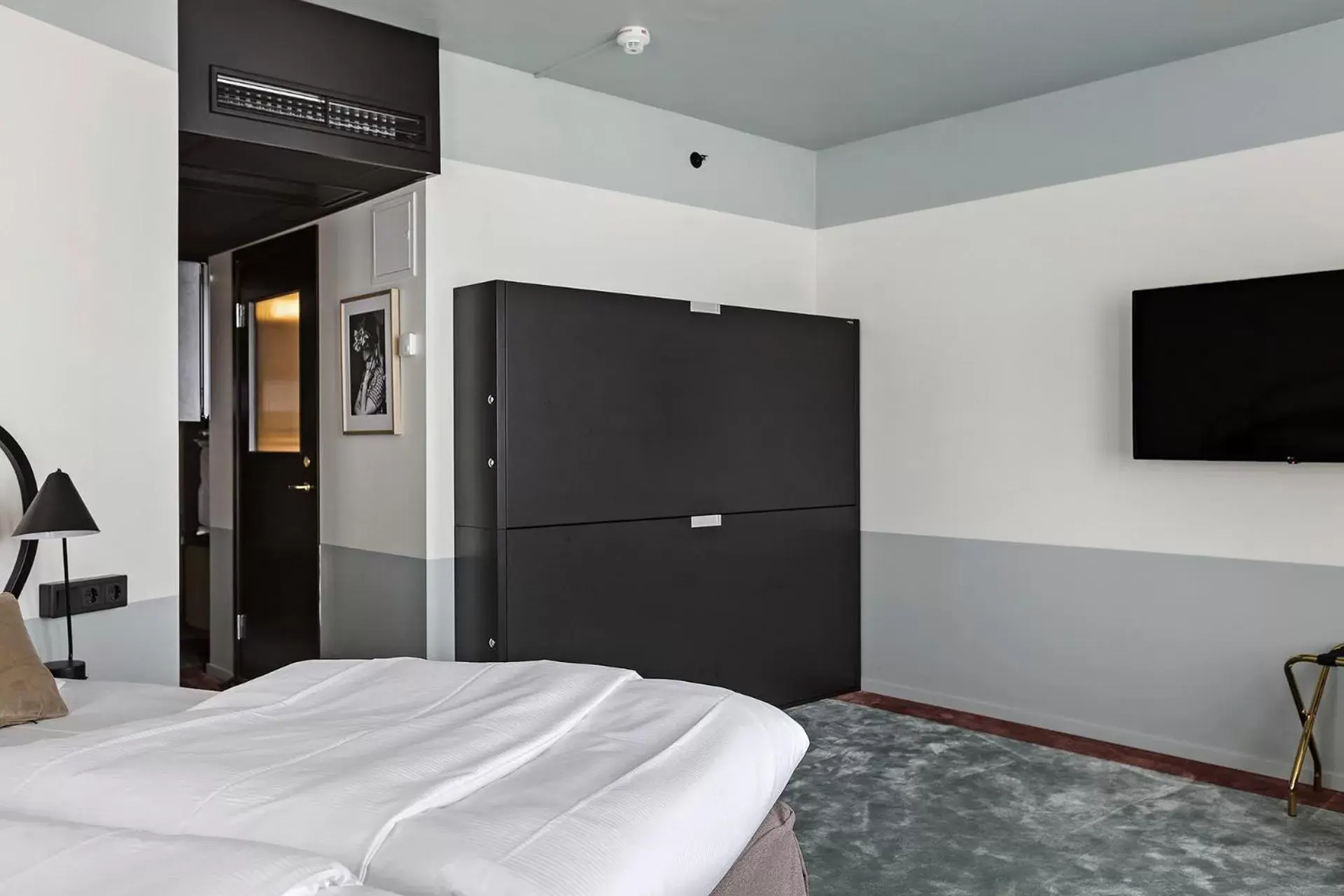 bunk bed, TV/Entertainment Center in Hotel Giò; BW Signature Collection