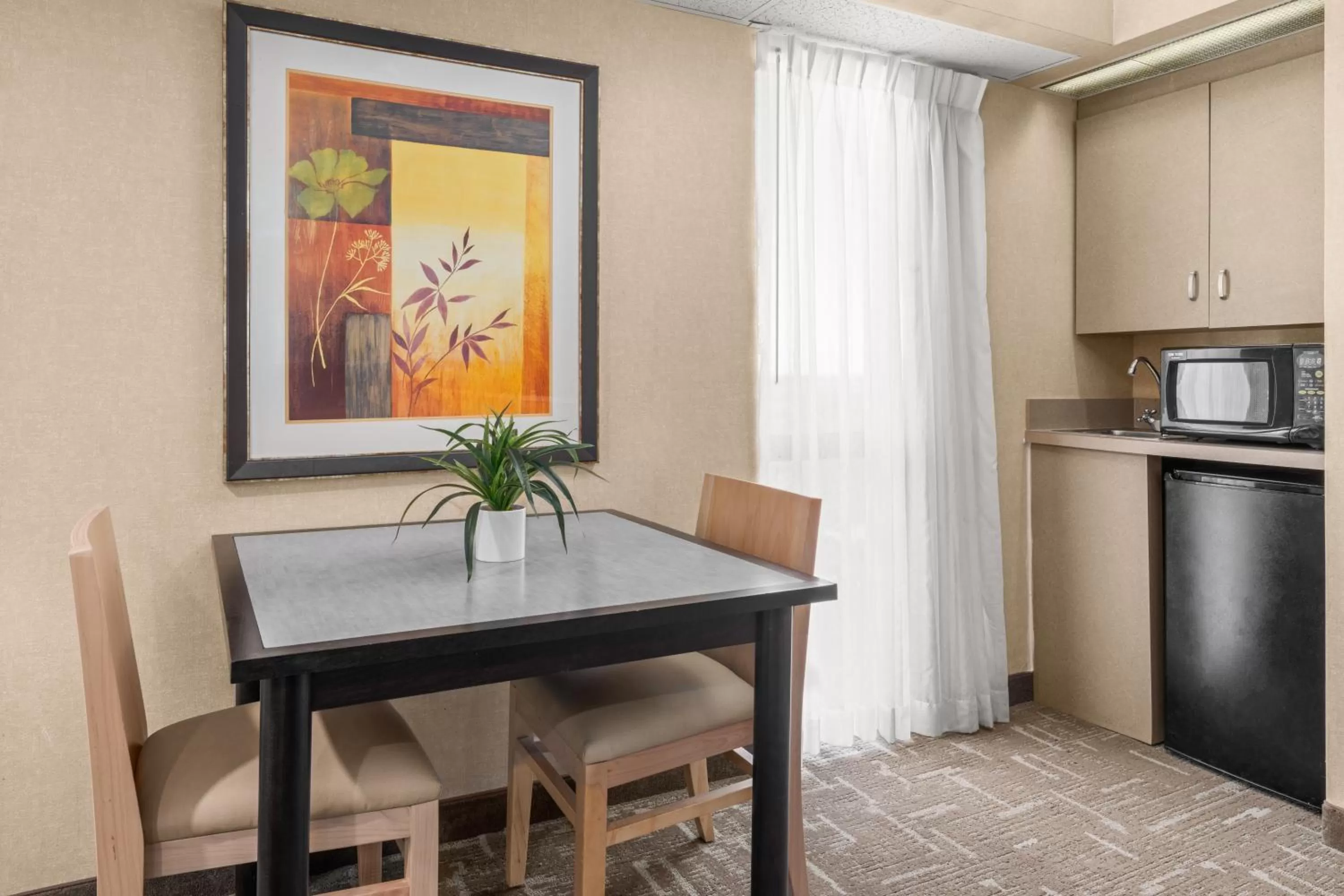 Dining area in Montana Trailhead Inn