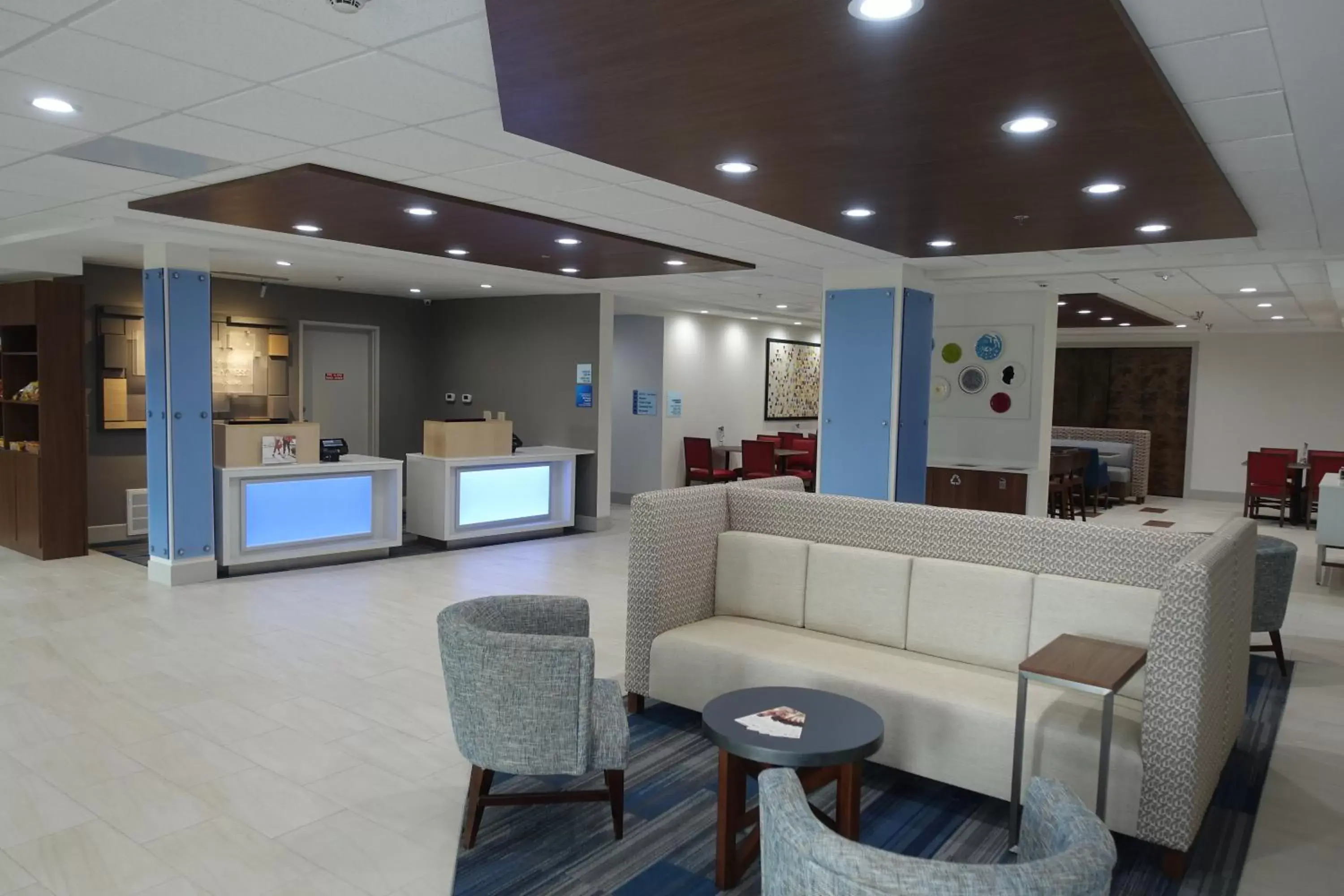 Property building, Lobby/Reception in Holiday Inn Express & Suites Brentwood, an IHG Hotel