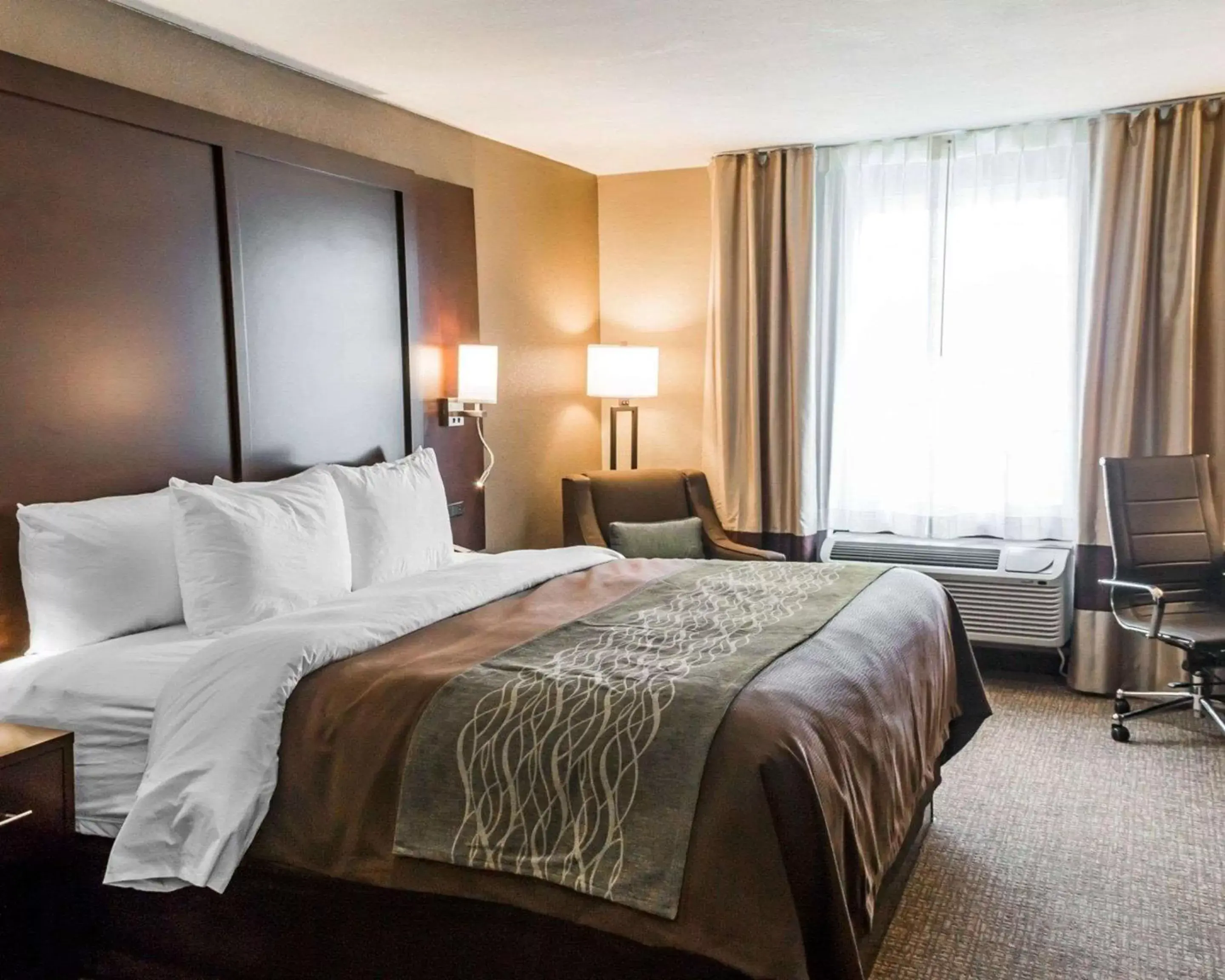 Photo of the whole room, Bed in Comfort Inn & Suites Pharr/McAllen