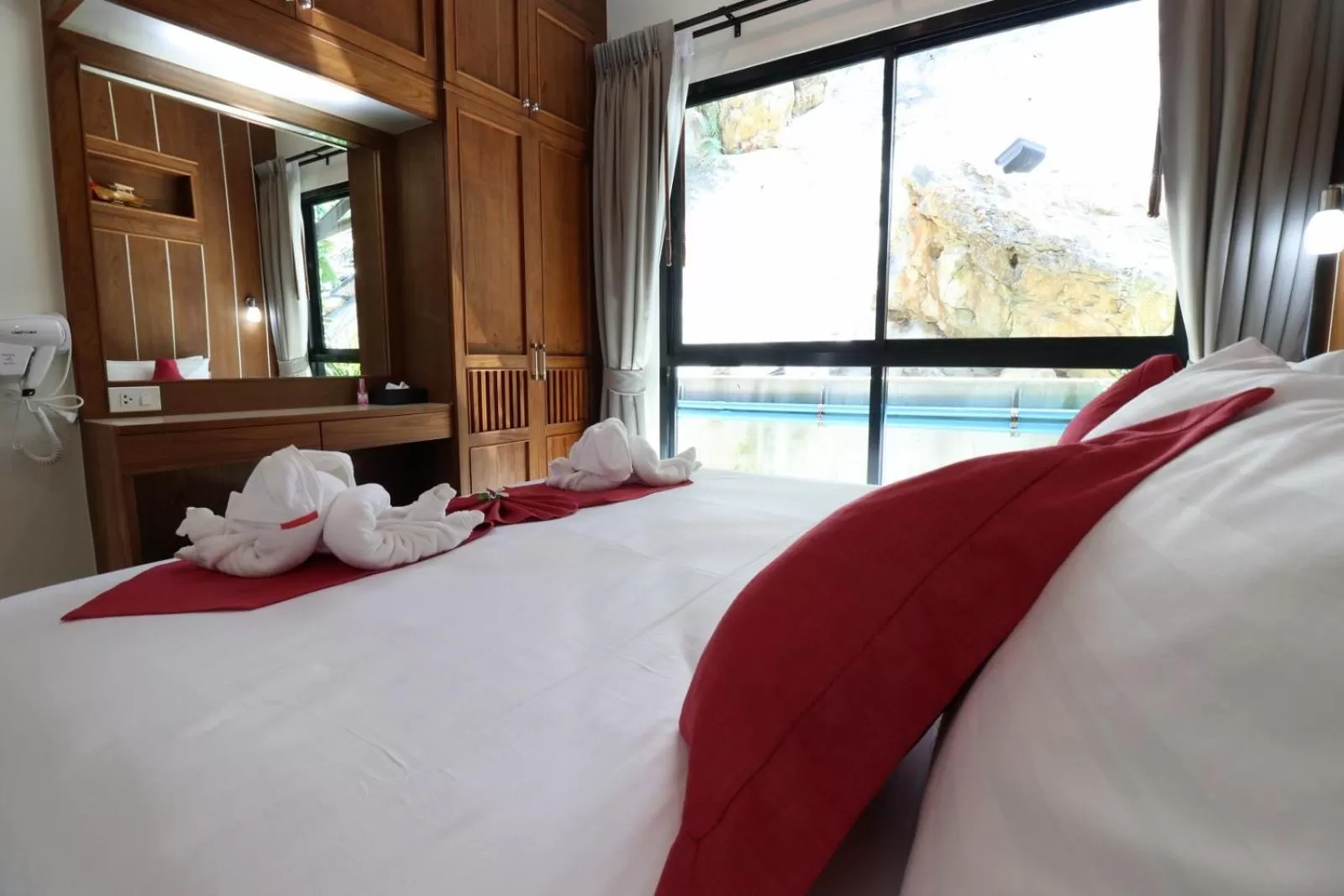 Bedroom, Bed in The Scene Cliff View Villas