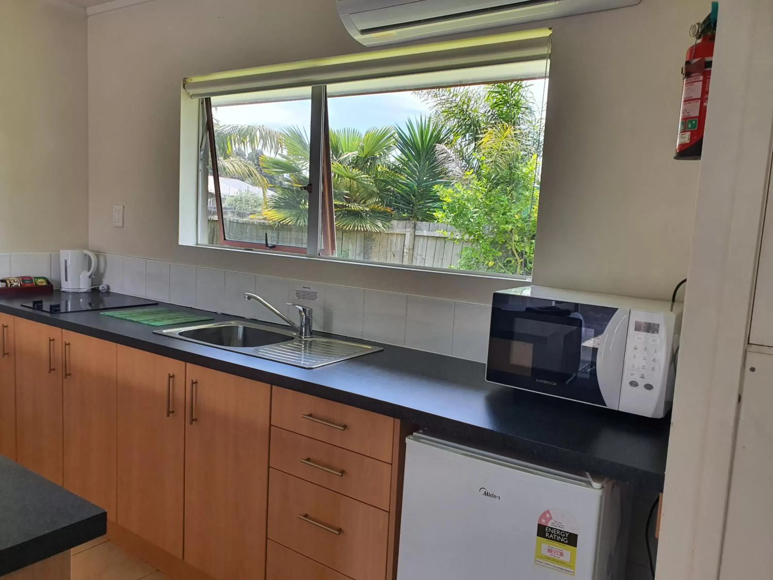 Kitchen or kitchenette, Kitchen/Kitchenette in Ocean Inn Motel