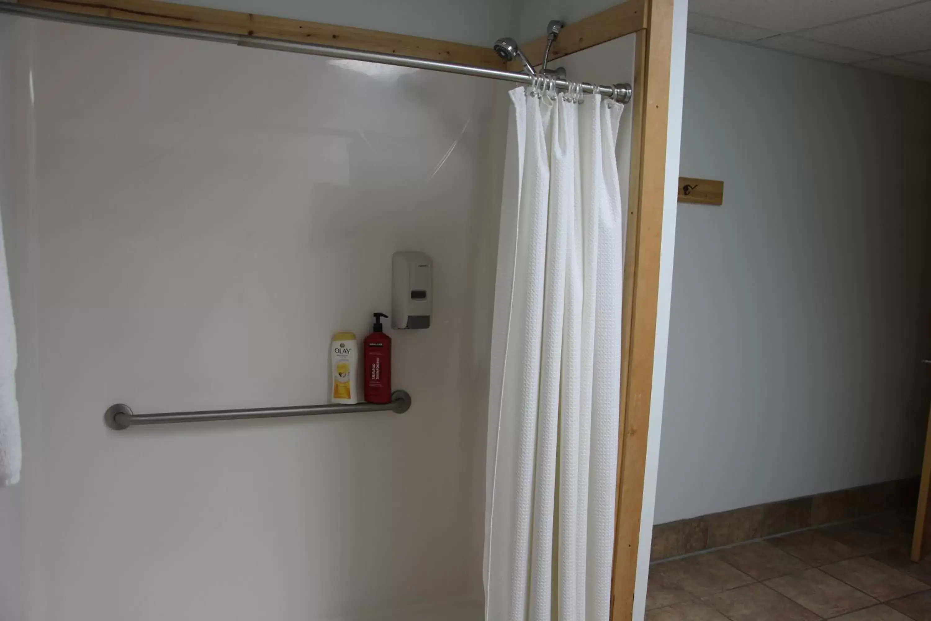 Bathroom in York Creek Bed & Breakfast