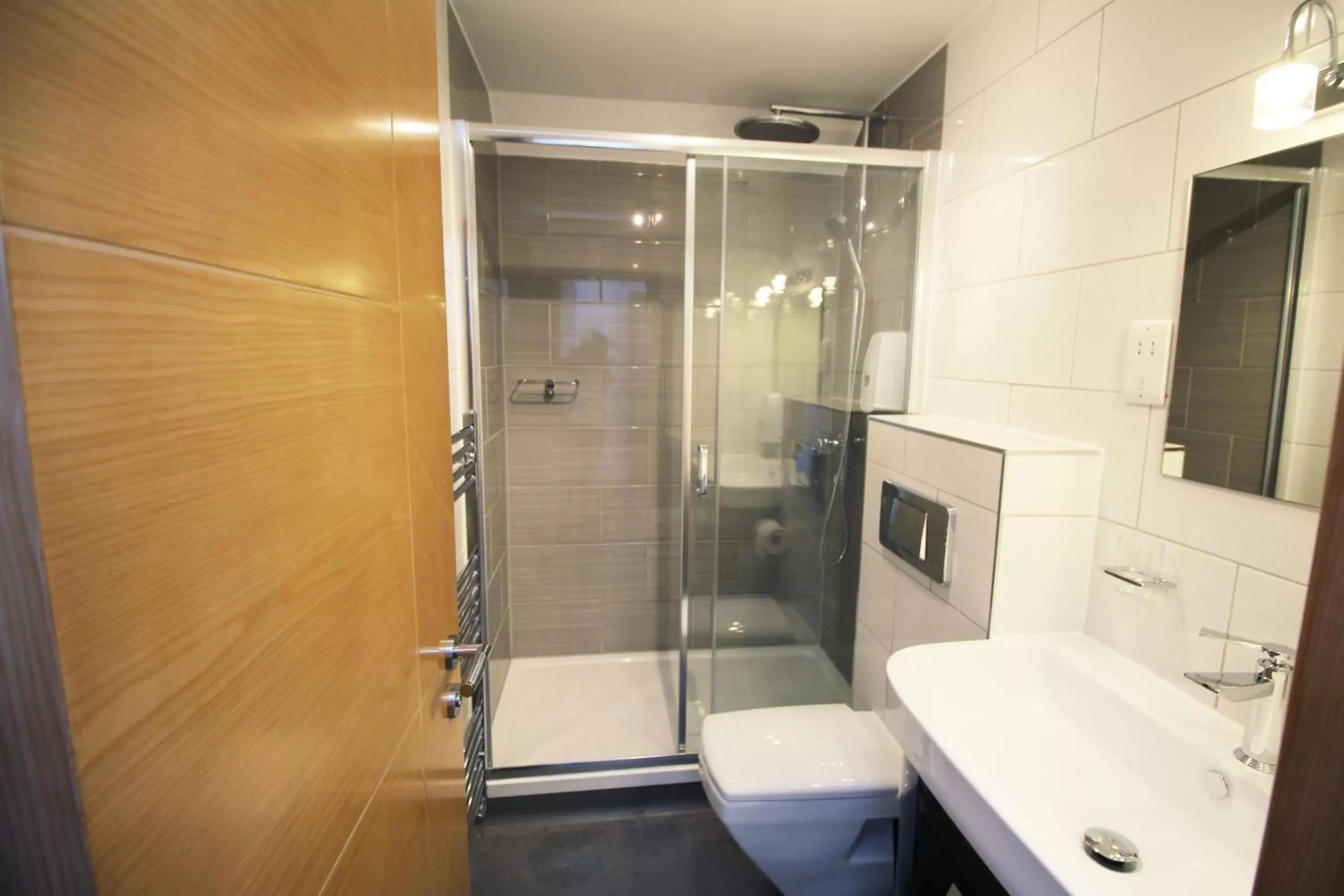 Bathroom in Flexistay Aparthotel Sutton