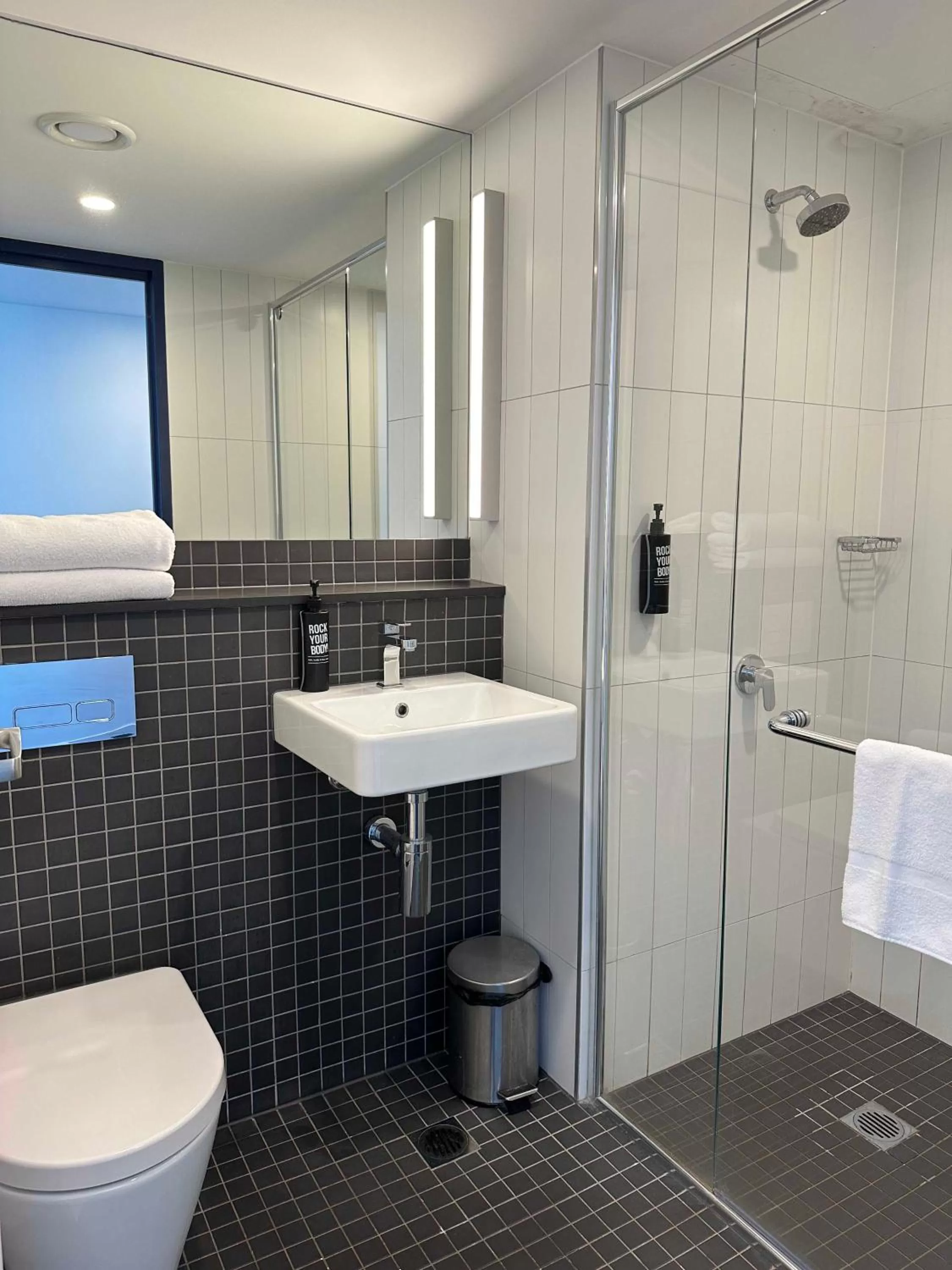 Bathroom in ibis budget Sydney Airport