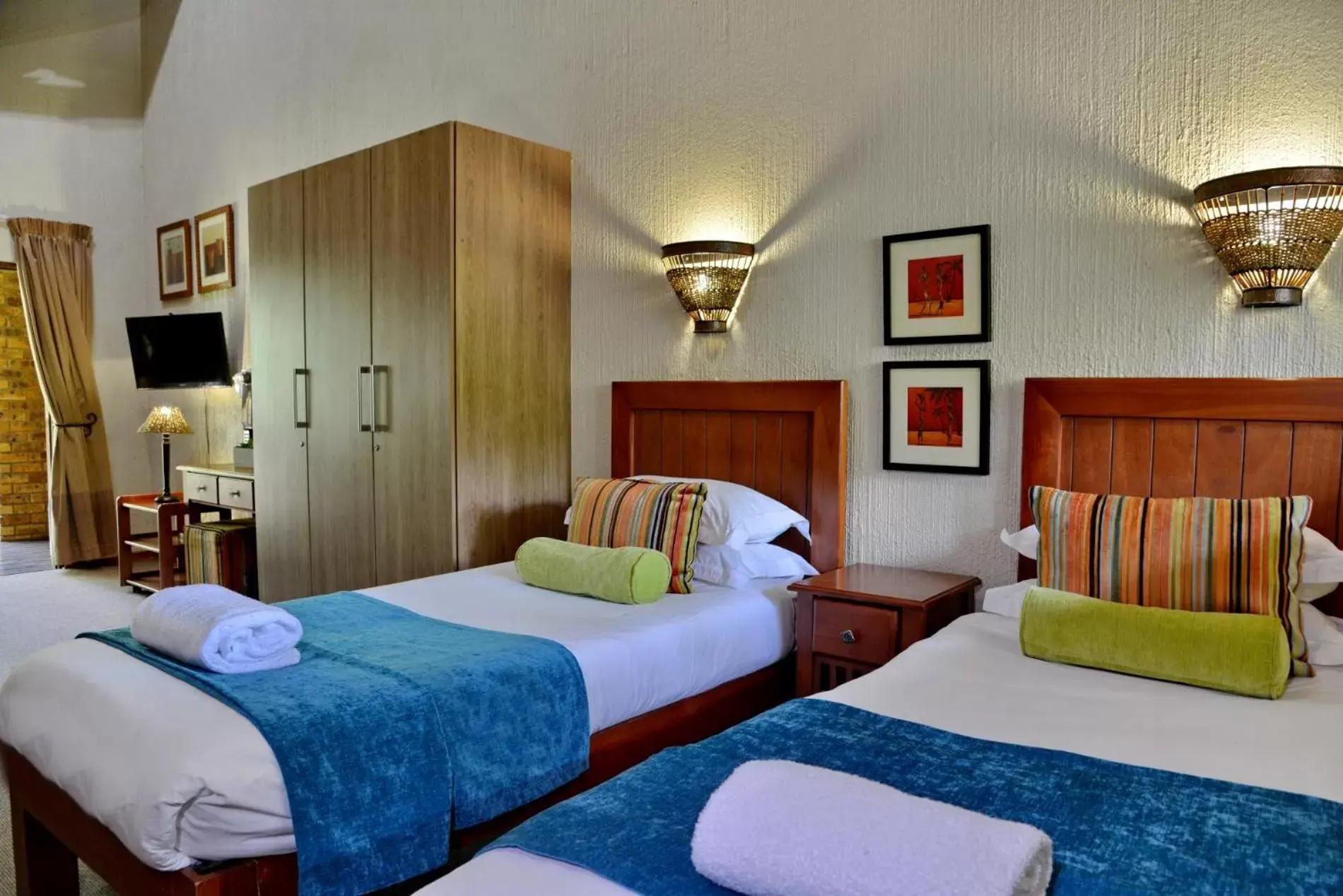 Bed in Cambalala - Luxury Units - in Kruger Park Lodge - Serviced Daily, Free Wi-Fi