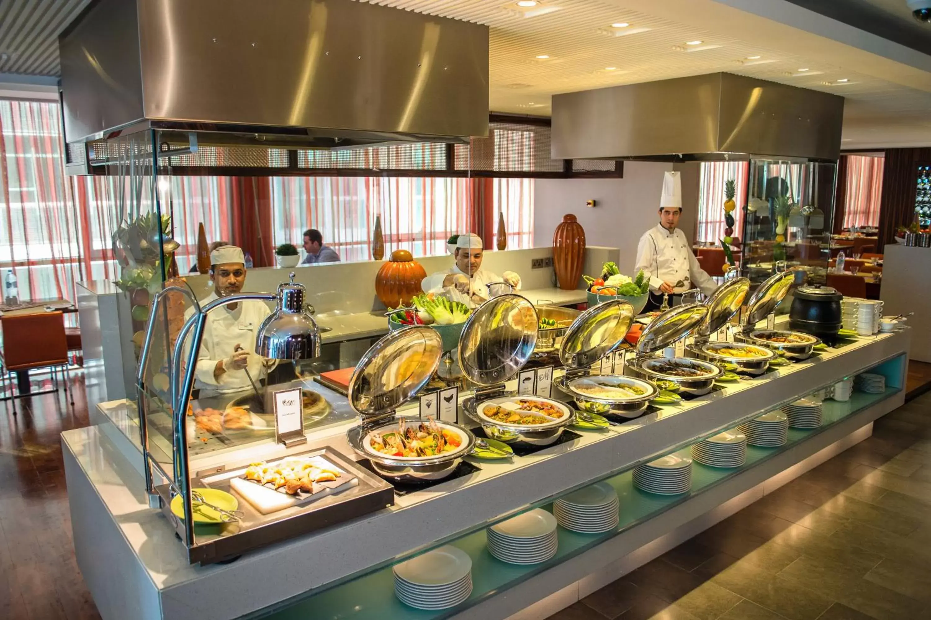 Restaurant/places to eat in Centro Al Manhal by Rotana