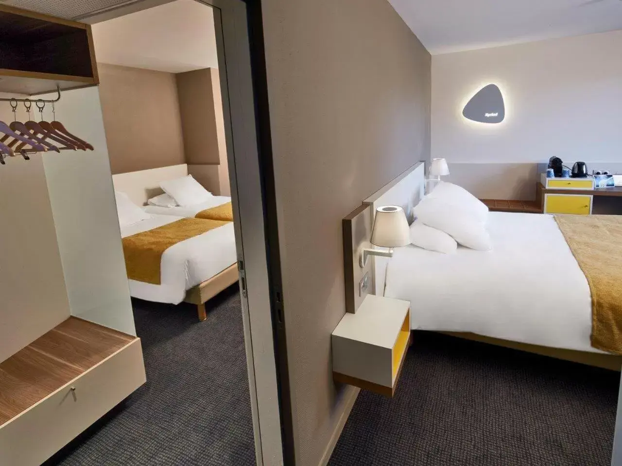 Bedroom, Bed in Kyriad Prestige Pau – Palais des Sports