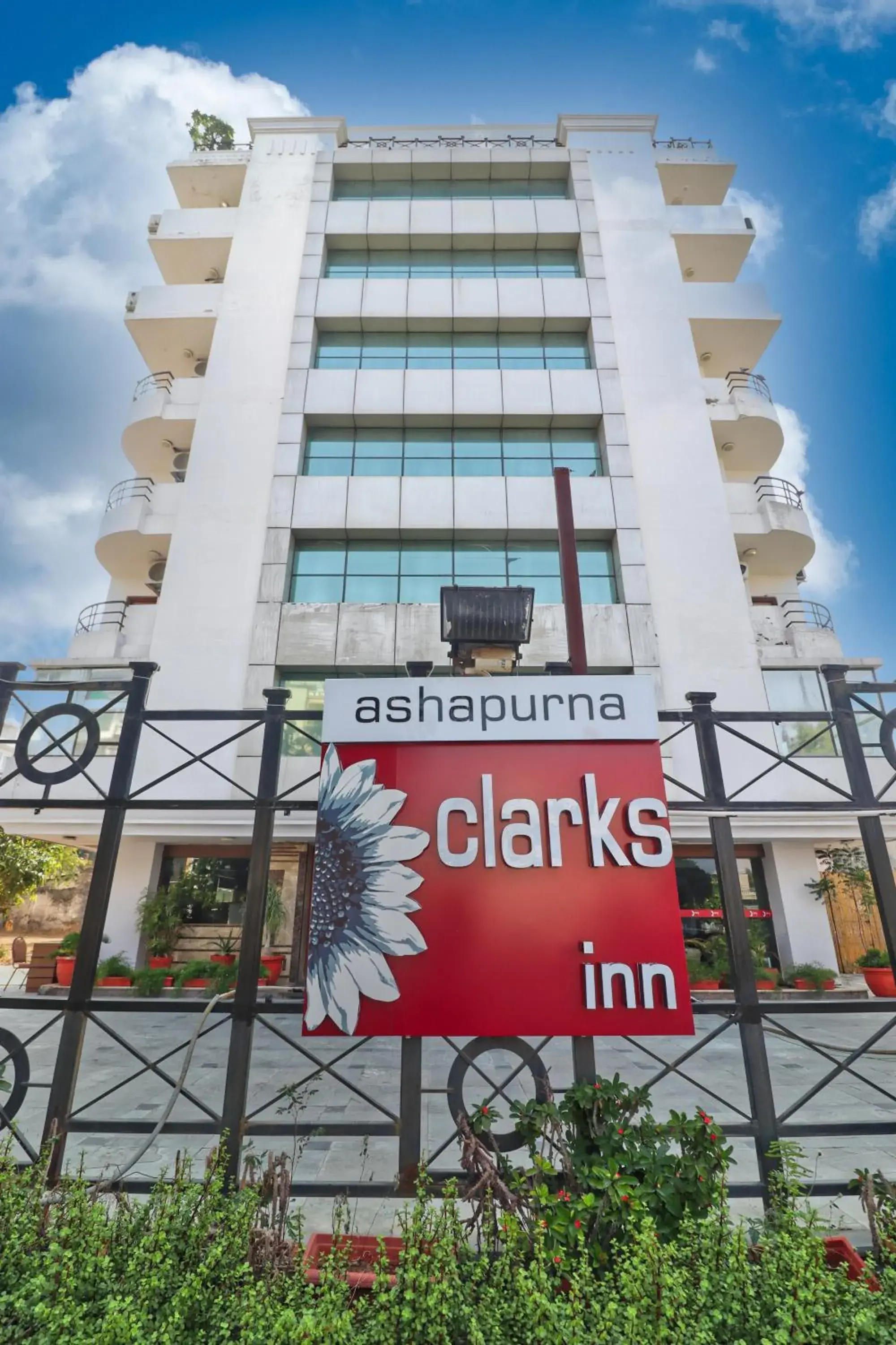Property Building in Hotel Clarks Inn Jaipur, Banipark Property Building in Hotel Clarks Inn Jaipur, Banipark
