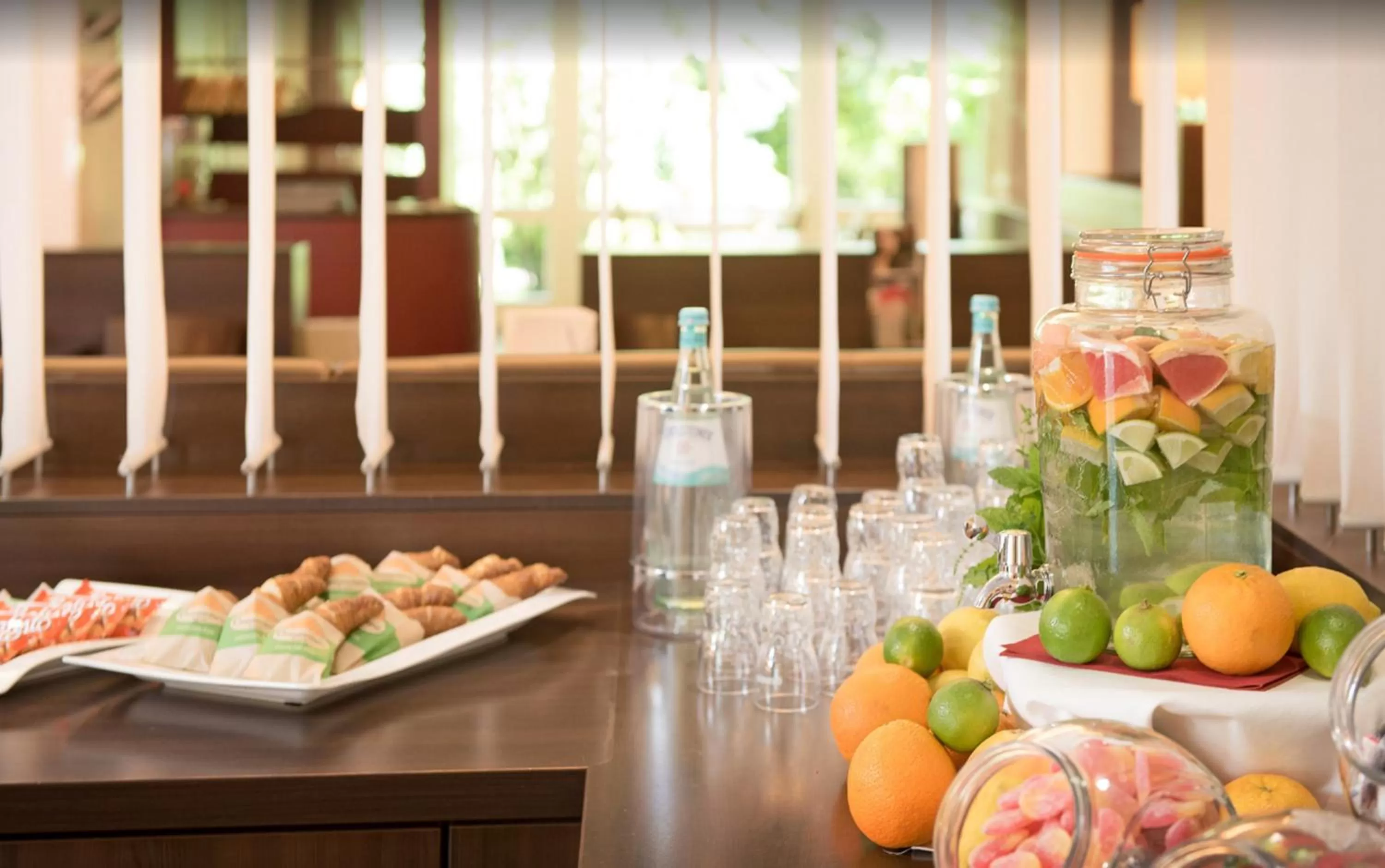 Breakfast, Food in Mercure Hotel Düsseldorf Süd