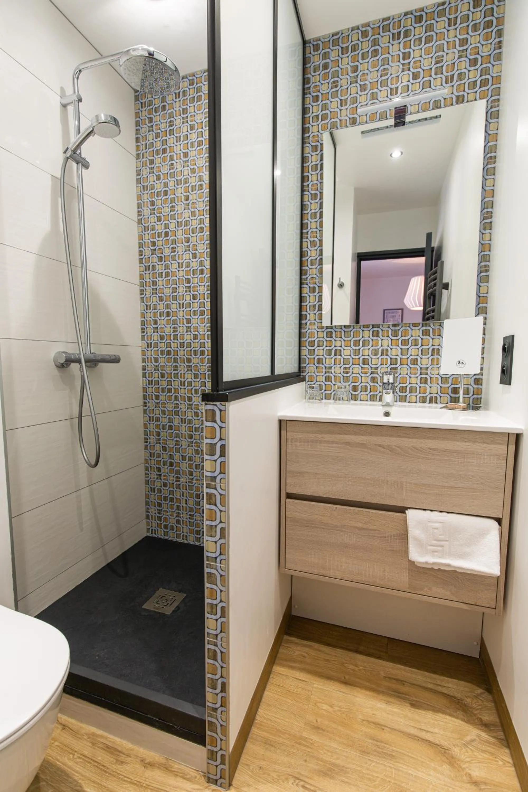 Shower in Ty Mad Hôtel