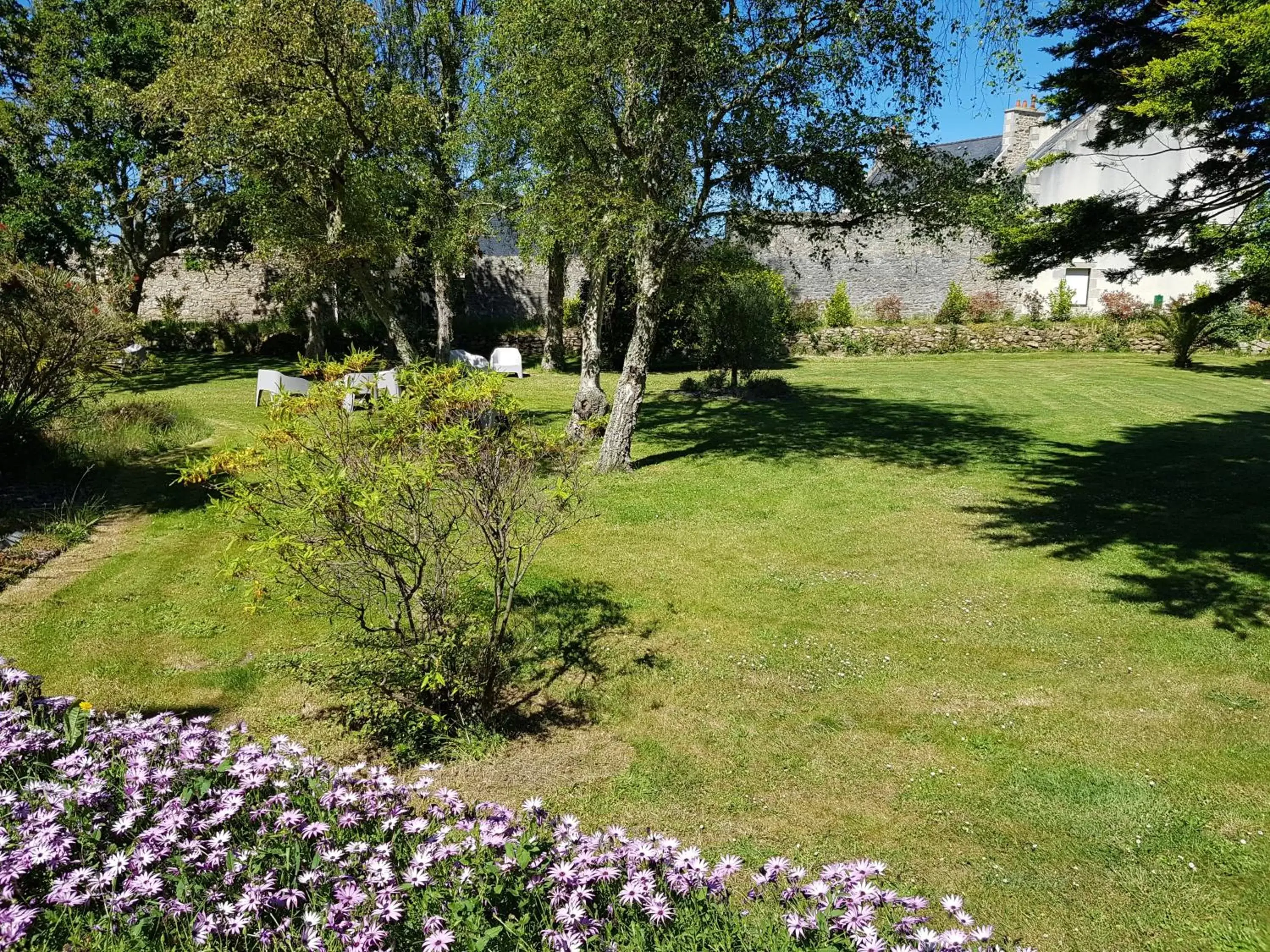 Garden in The Originals City, Hôtel Armen Le Triton, Roscoff (Inter-Hotel)