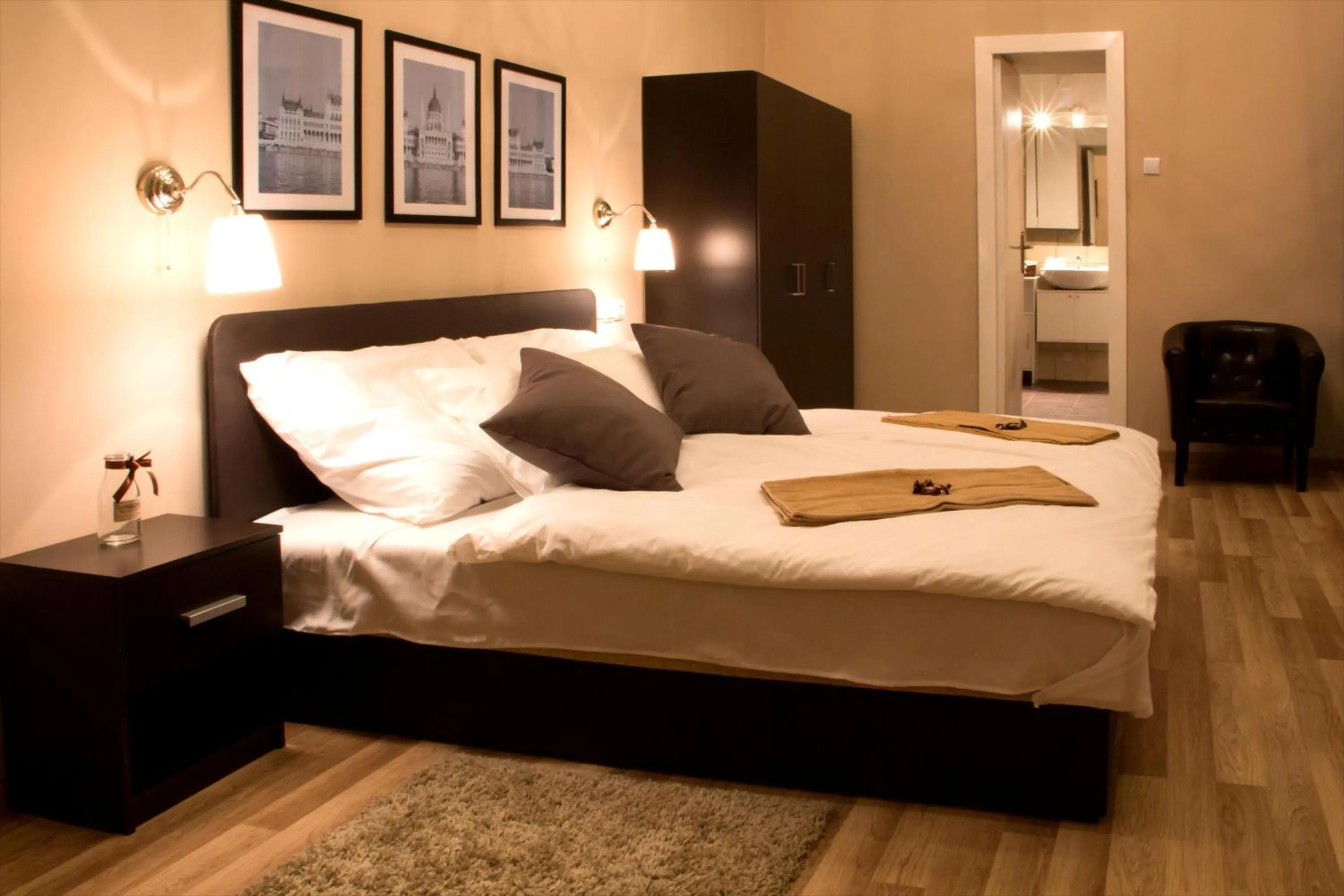 Toilet, Bed in Budapest Ville Bed & Breakfast