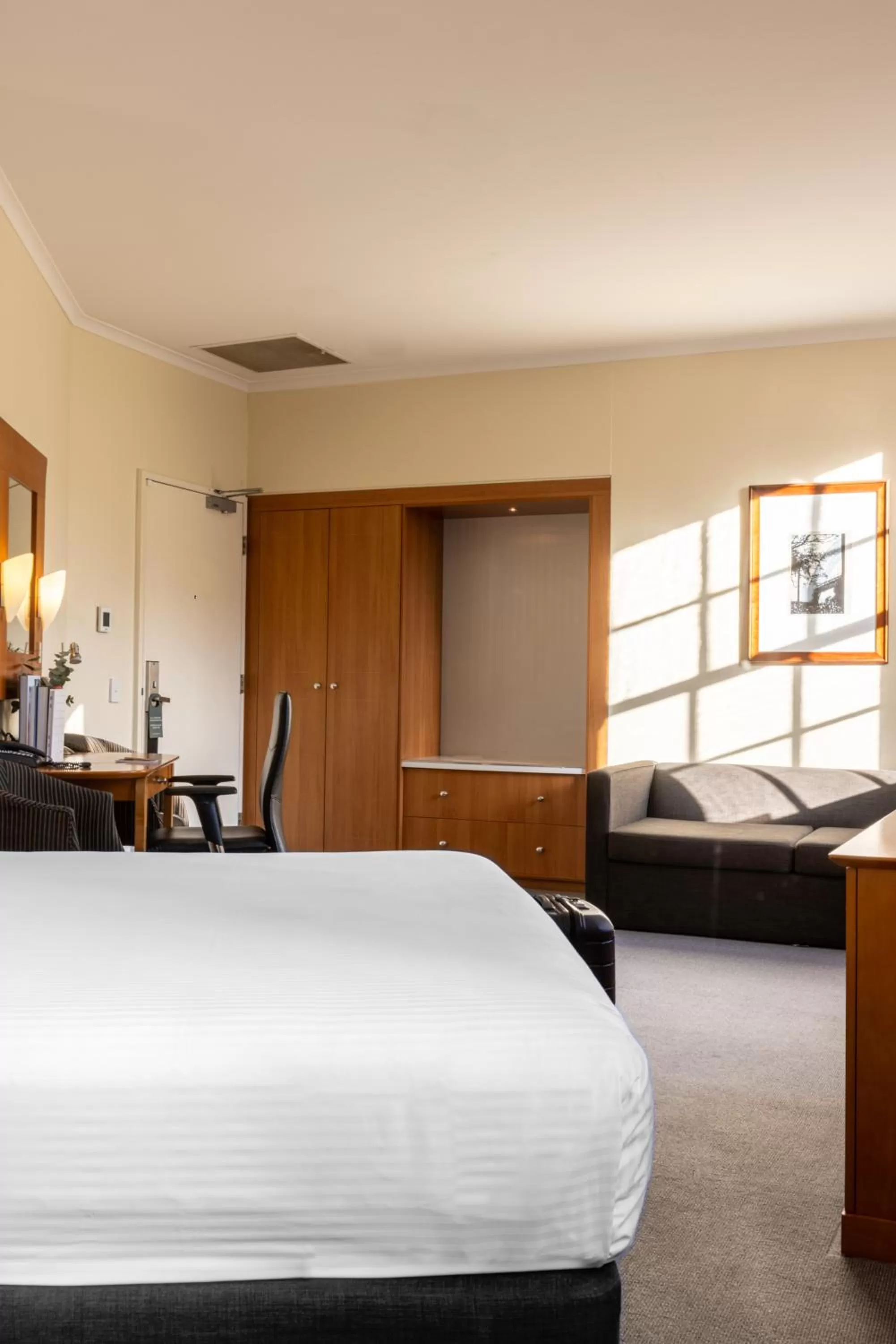 Bedroom, Bed in Sydney Harbour Hotel