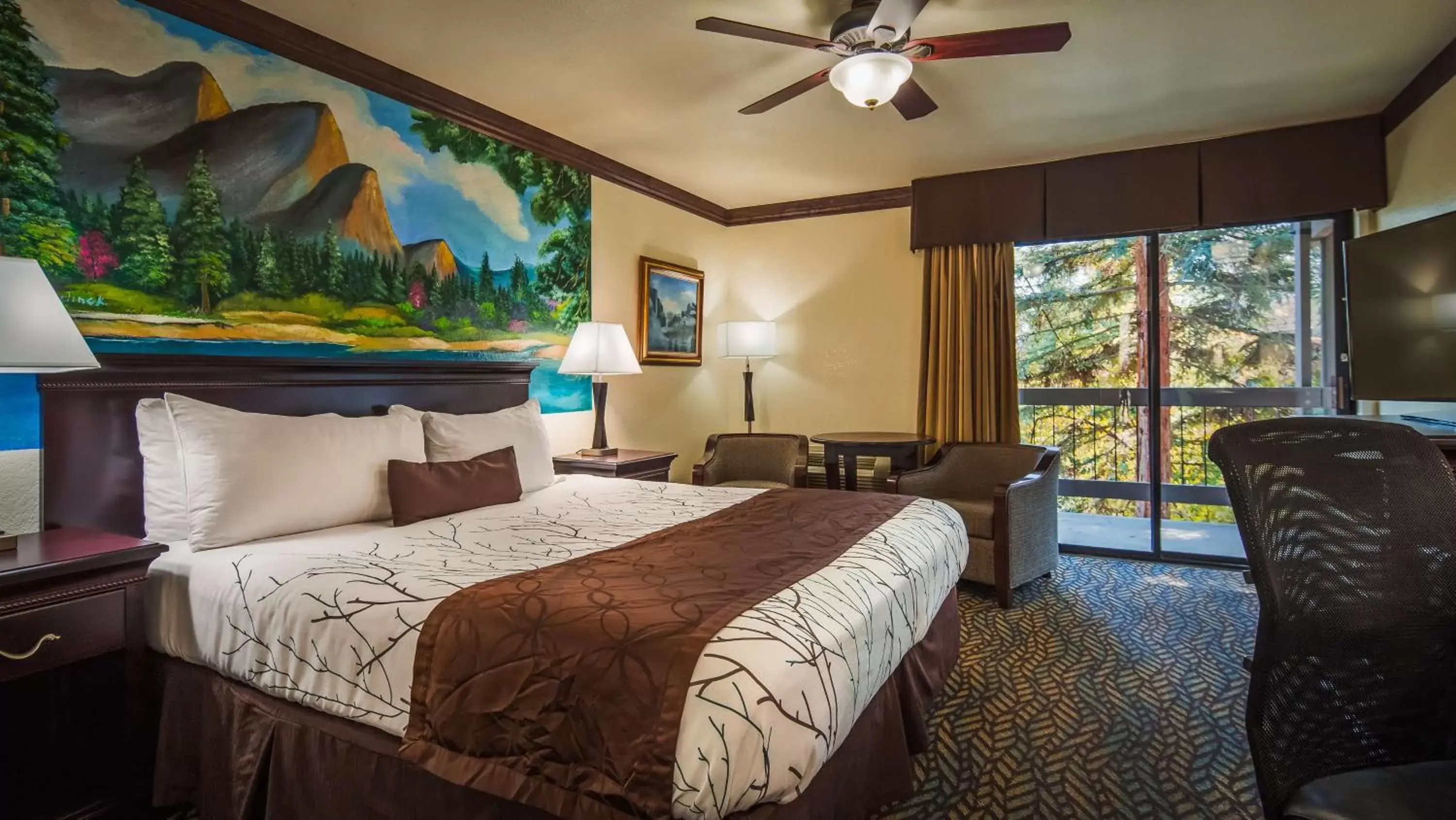 Photo of the whole room, Bed in Best Western Plus Yosemite Gateway Inn