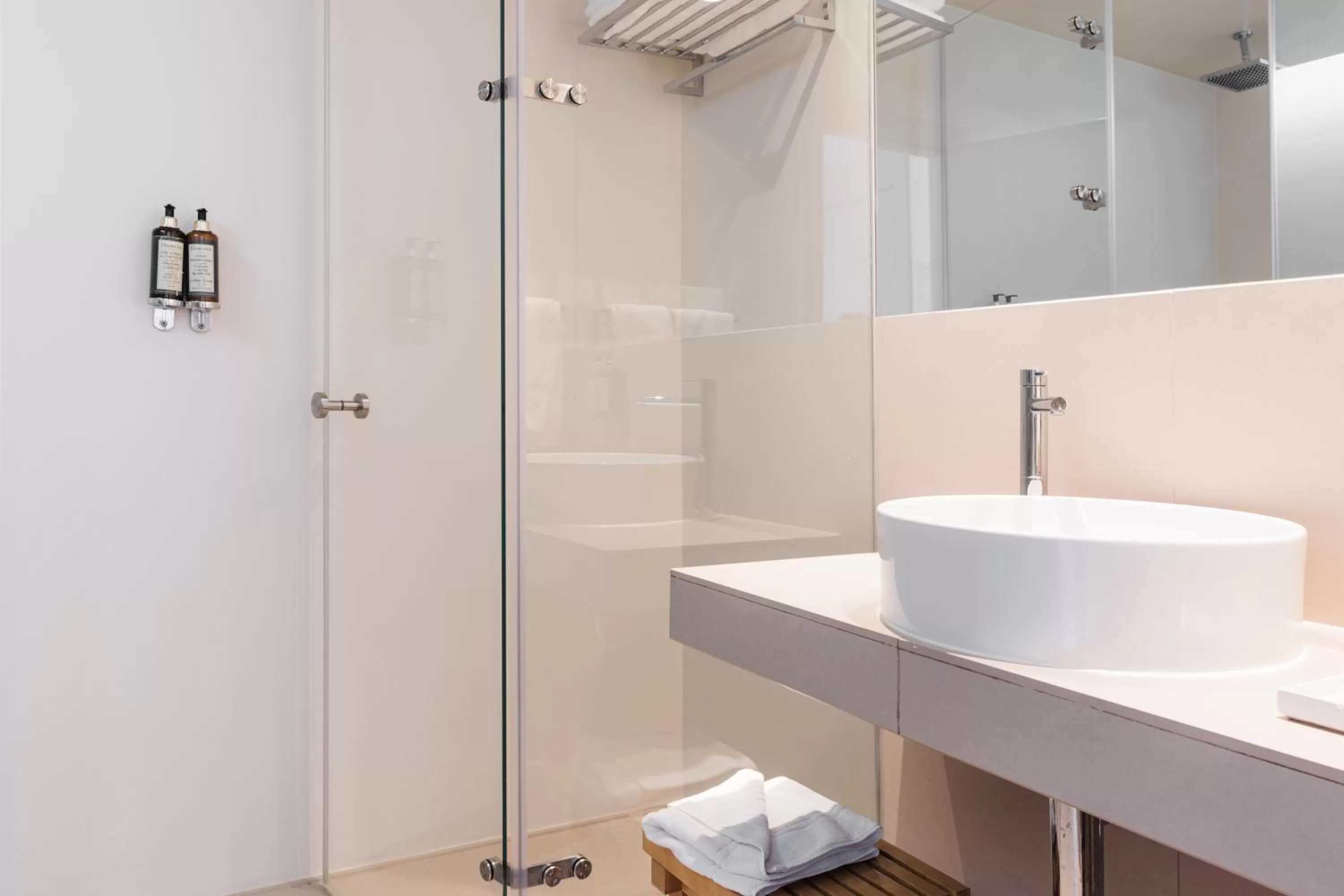 Bathroom in Memmo Baleeira - Design Hotels