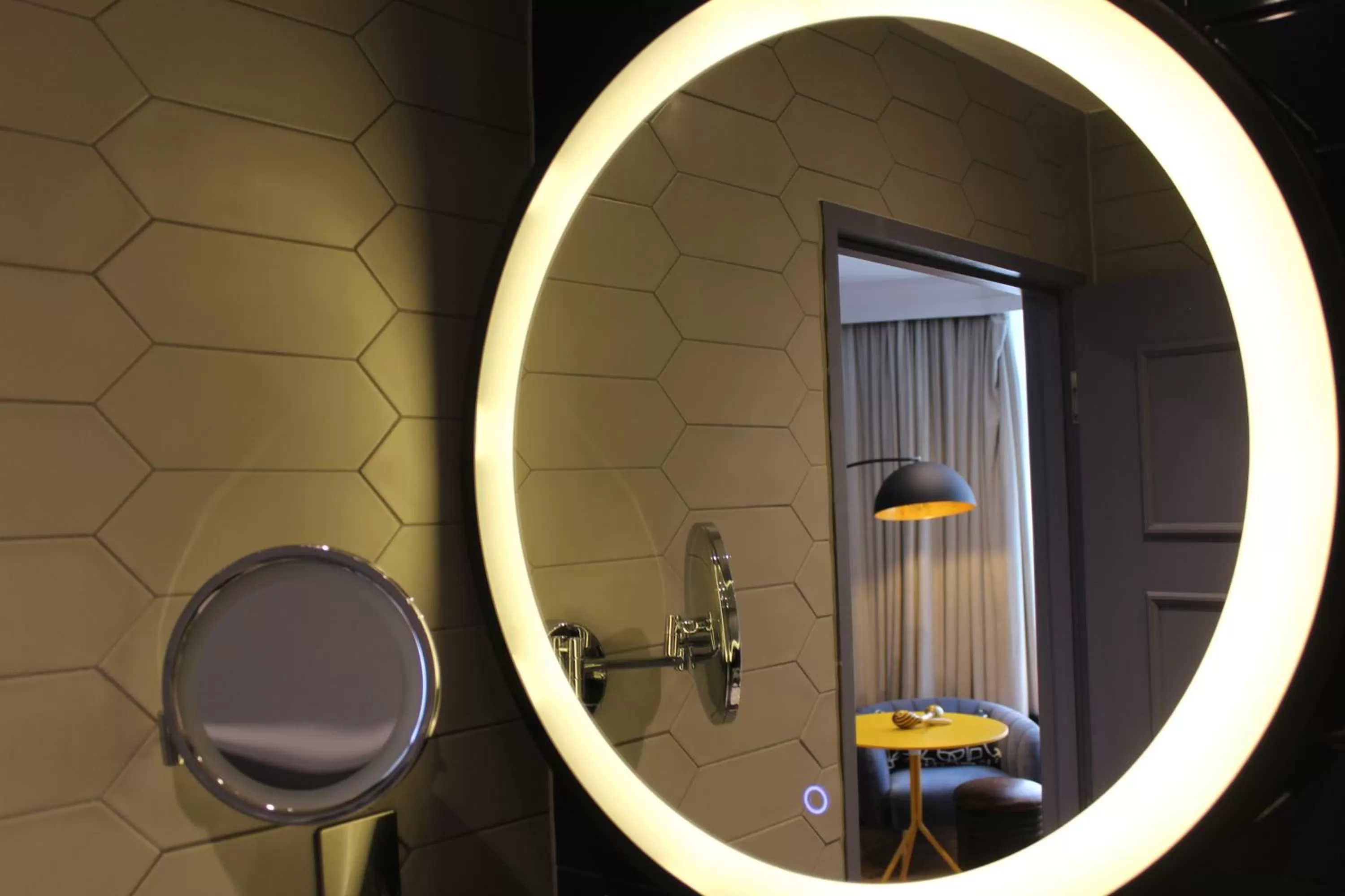 Photo of the whole room in The Gardens Hotel