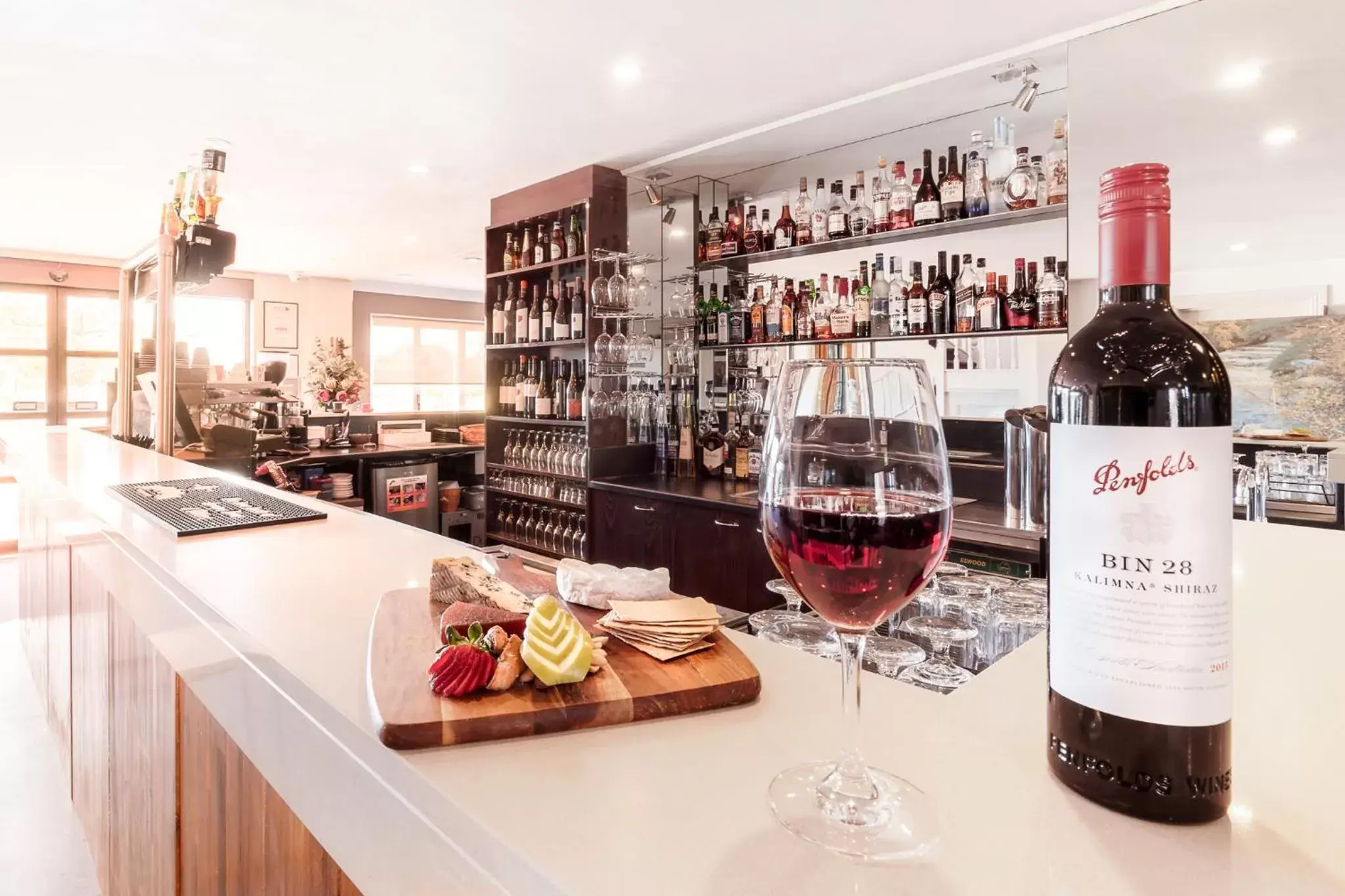 Lounge or bar in Best Western Plus Buckingham International Lounge or bar in Best Western Plus Buckingham International