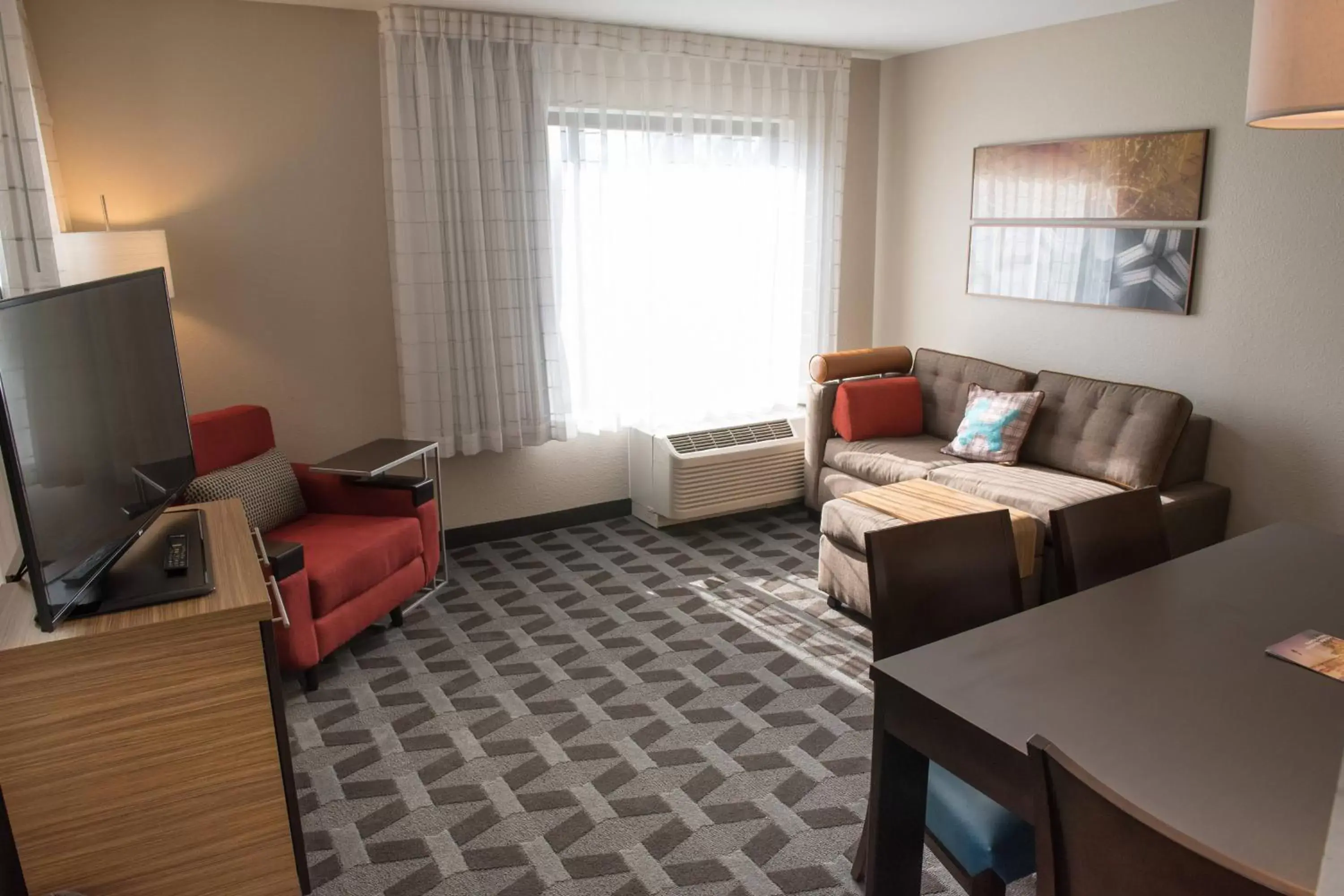 Bedroom, Seating Area in TownePlace Suites by Marriott Battle Creek