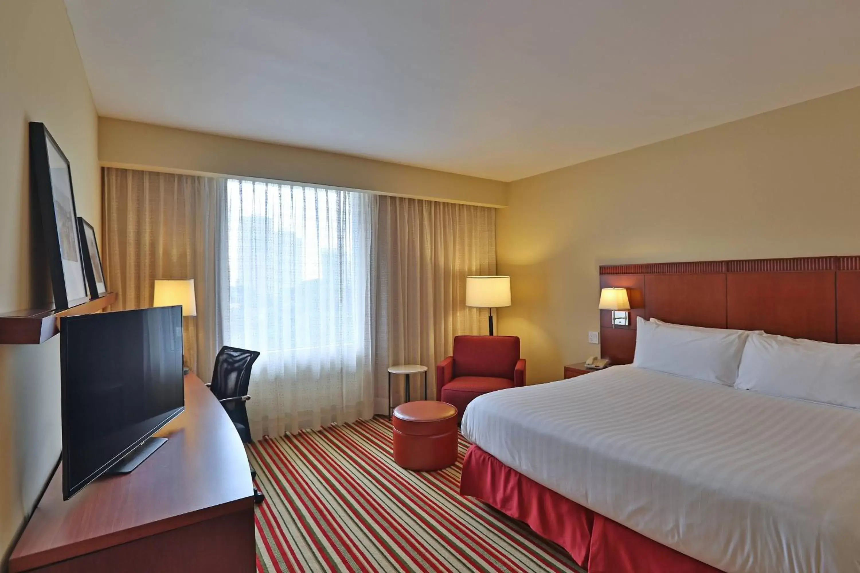 Bedroom, Bed in Courtyard by Marriott Panama Multiplaza Mall