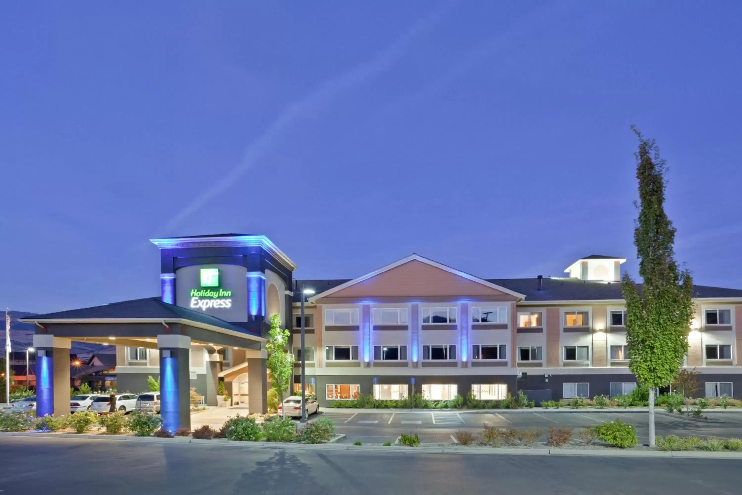 Property Building in Holiday Inn Express Hotel & Suites Ashland, an IHG Hotel