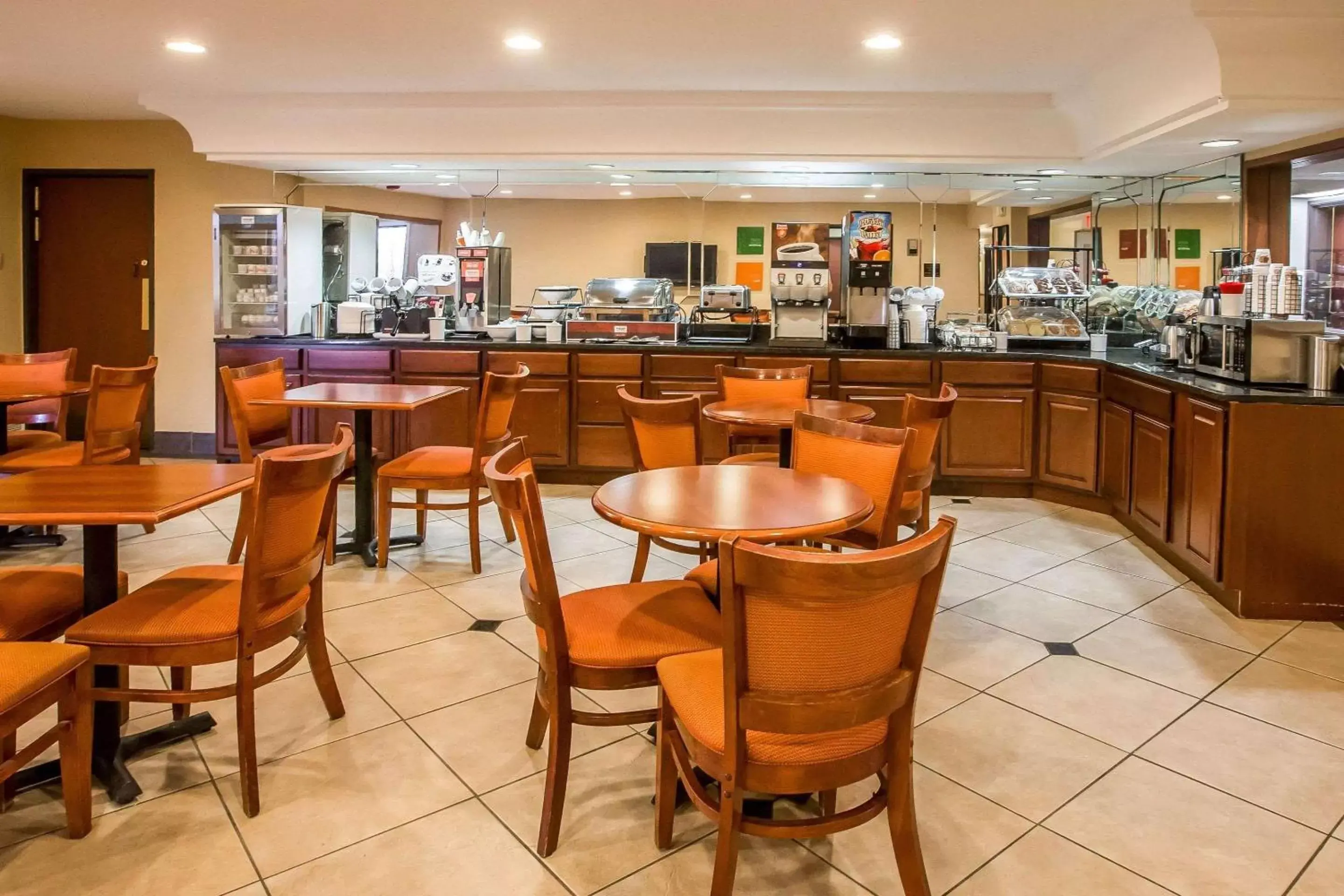 Dining area, Restaurant/Places to Eat in Econo Lodge Inn & Suites Monroe