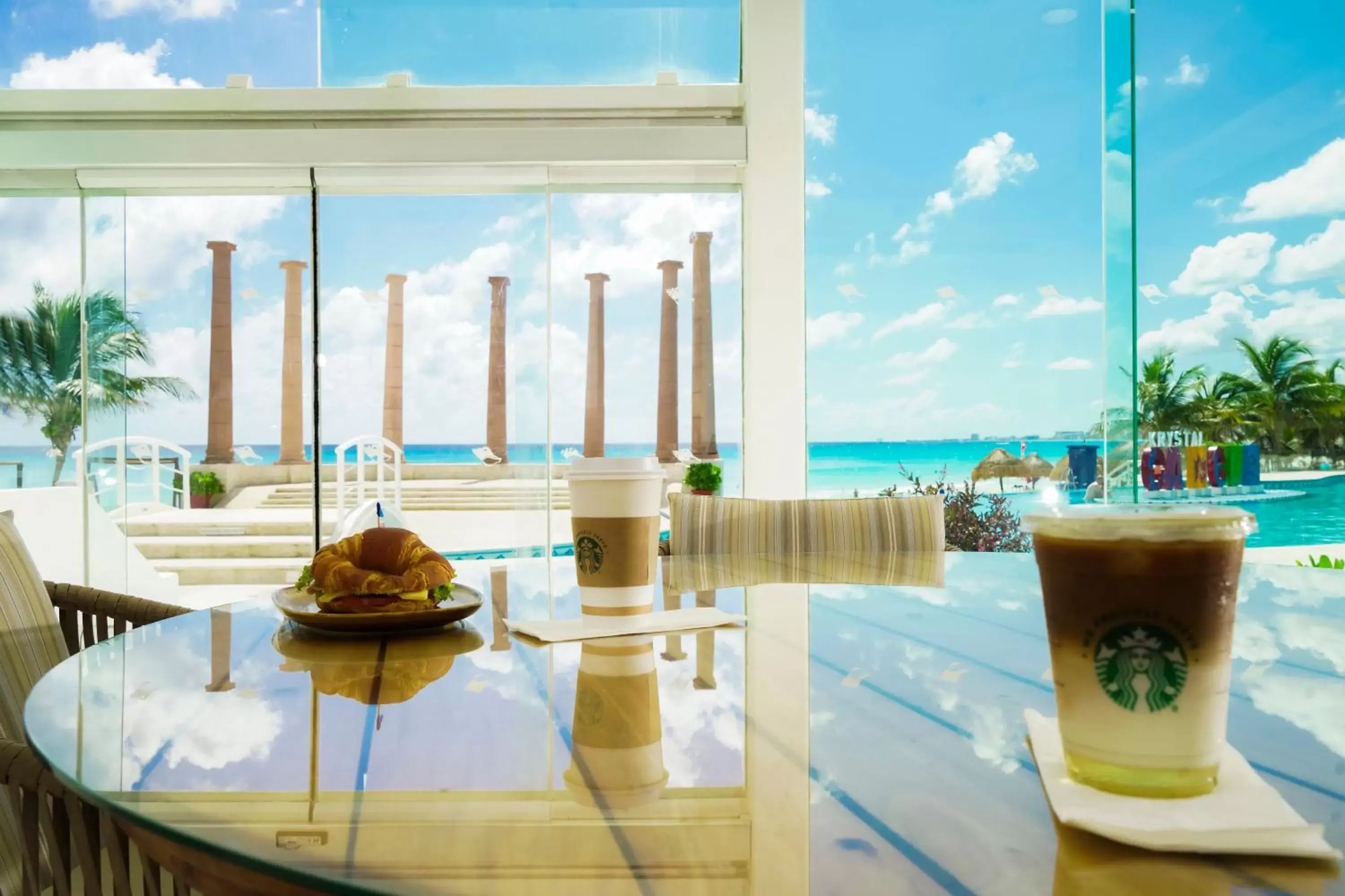 Coffee/tea facilities in Krystal Cancun