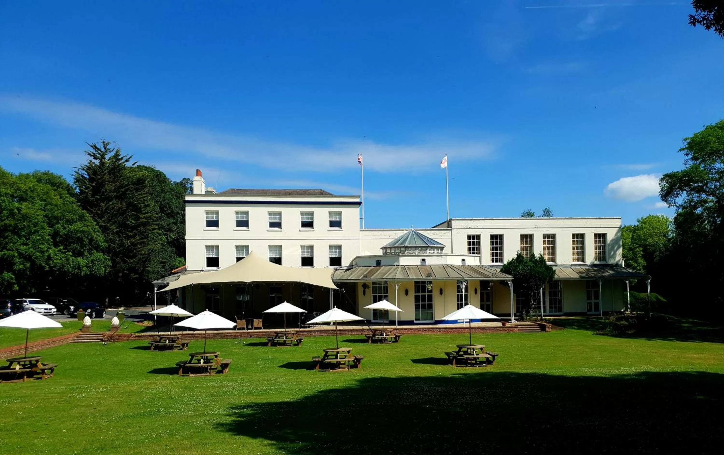 Property building in Mercure Thurrock Stifford Hall