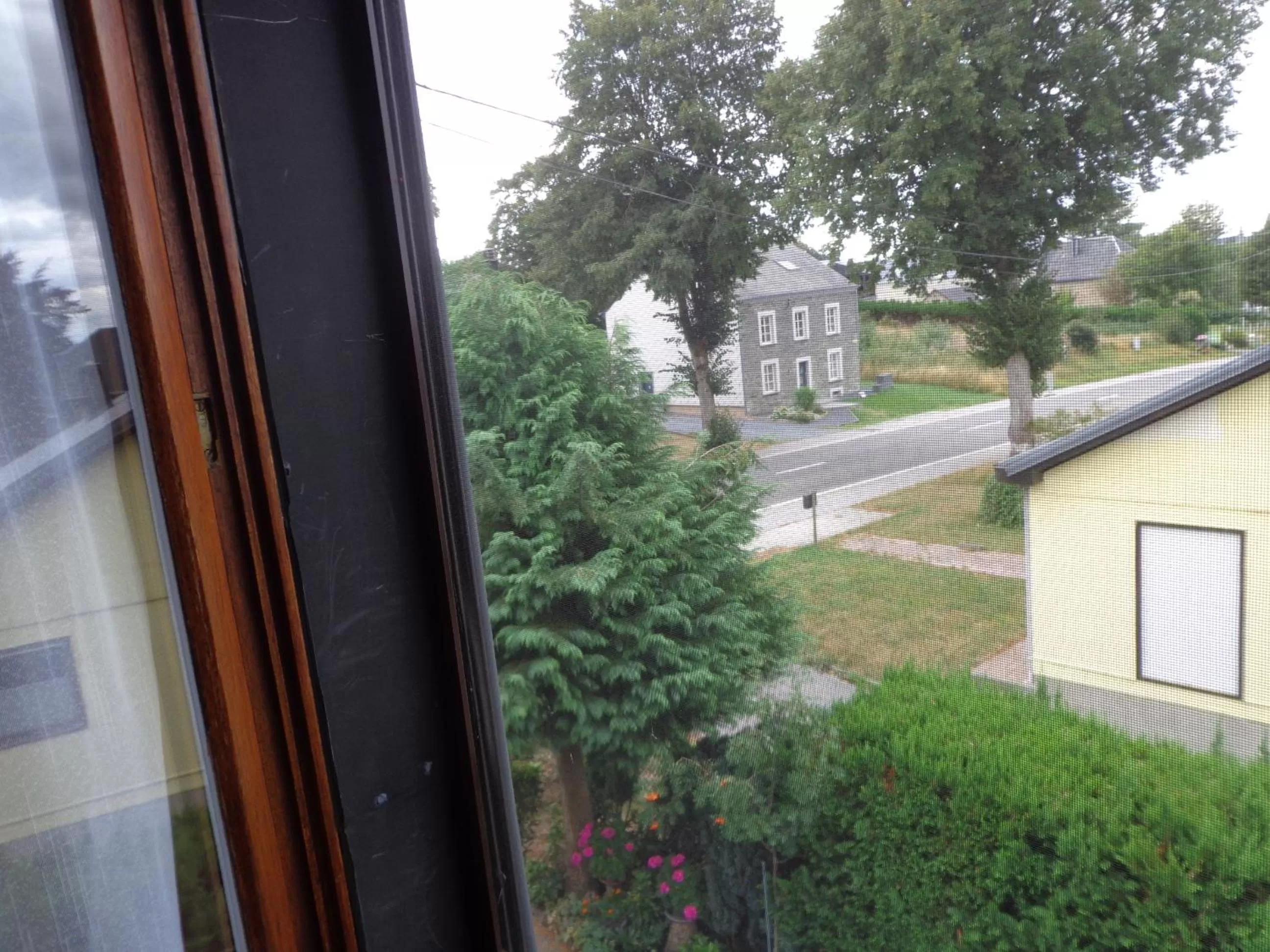 Street view in Le Chant du Merle