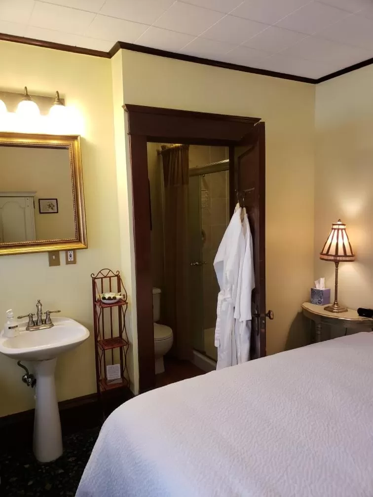 Bed in Greenbriar Inn