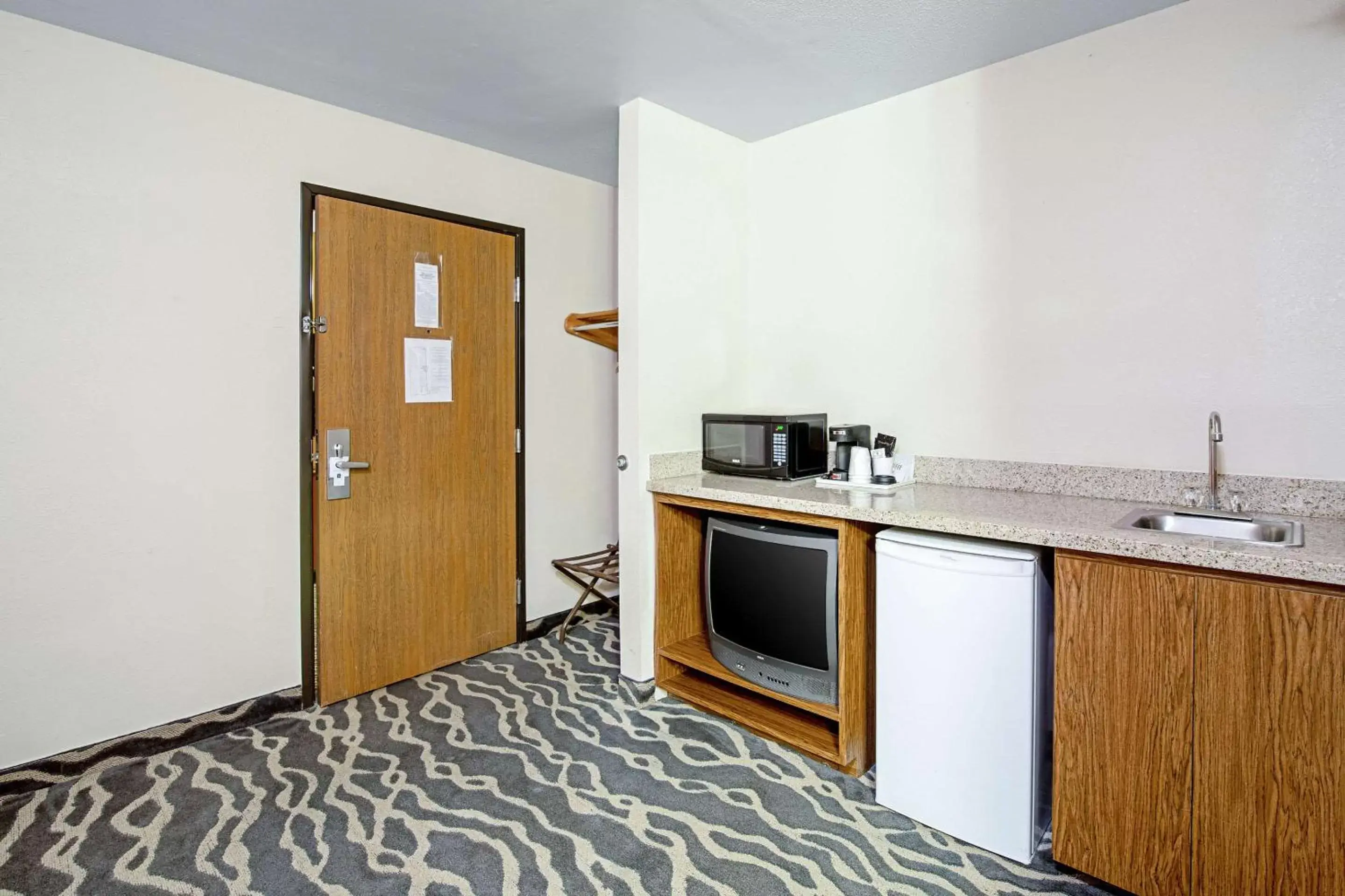 Photo of the whole room, Kitchen/Kitchenette in Quality Inn Huron