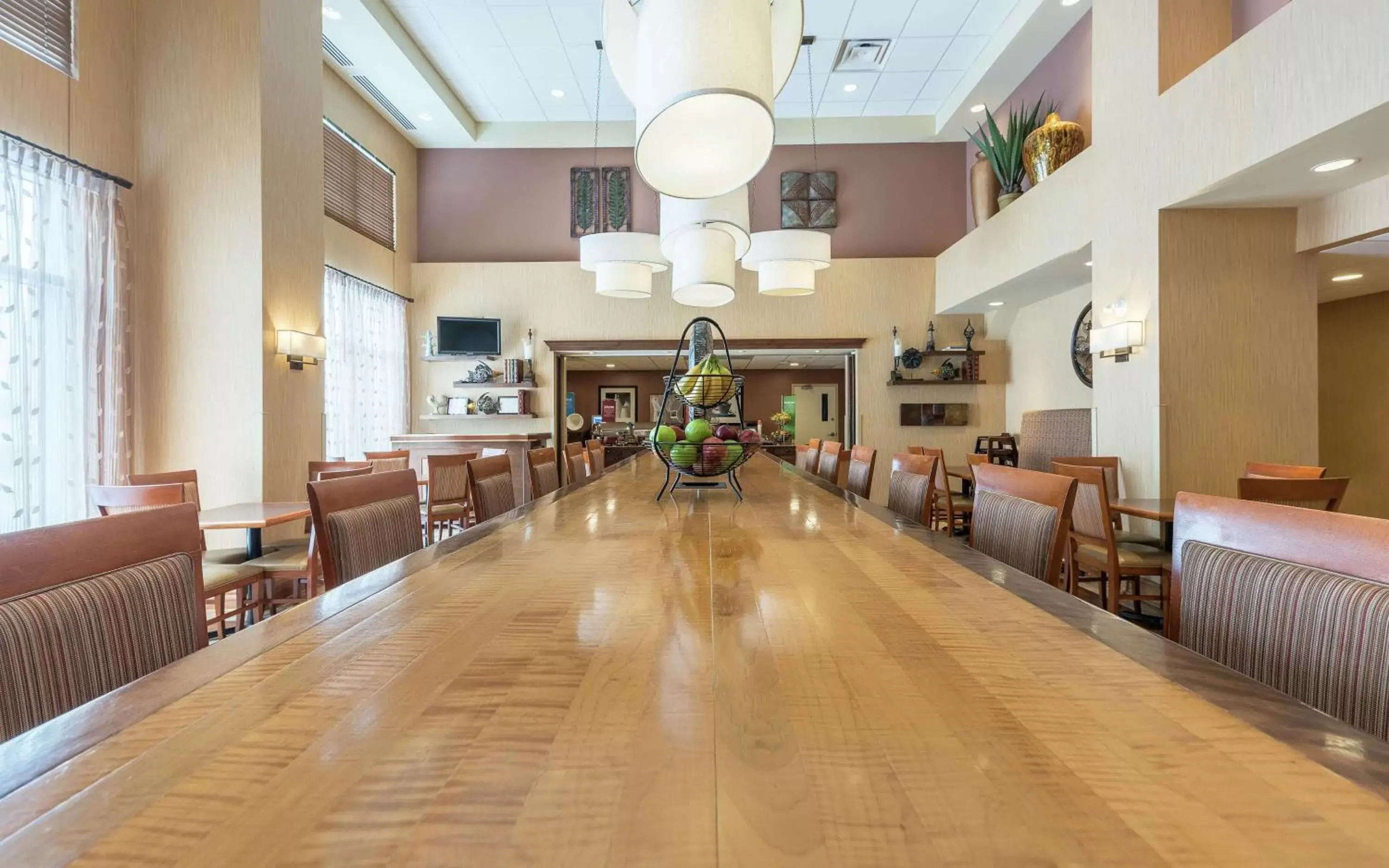 Dining area in Hampton Inn & Suites by Hilton Moncton