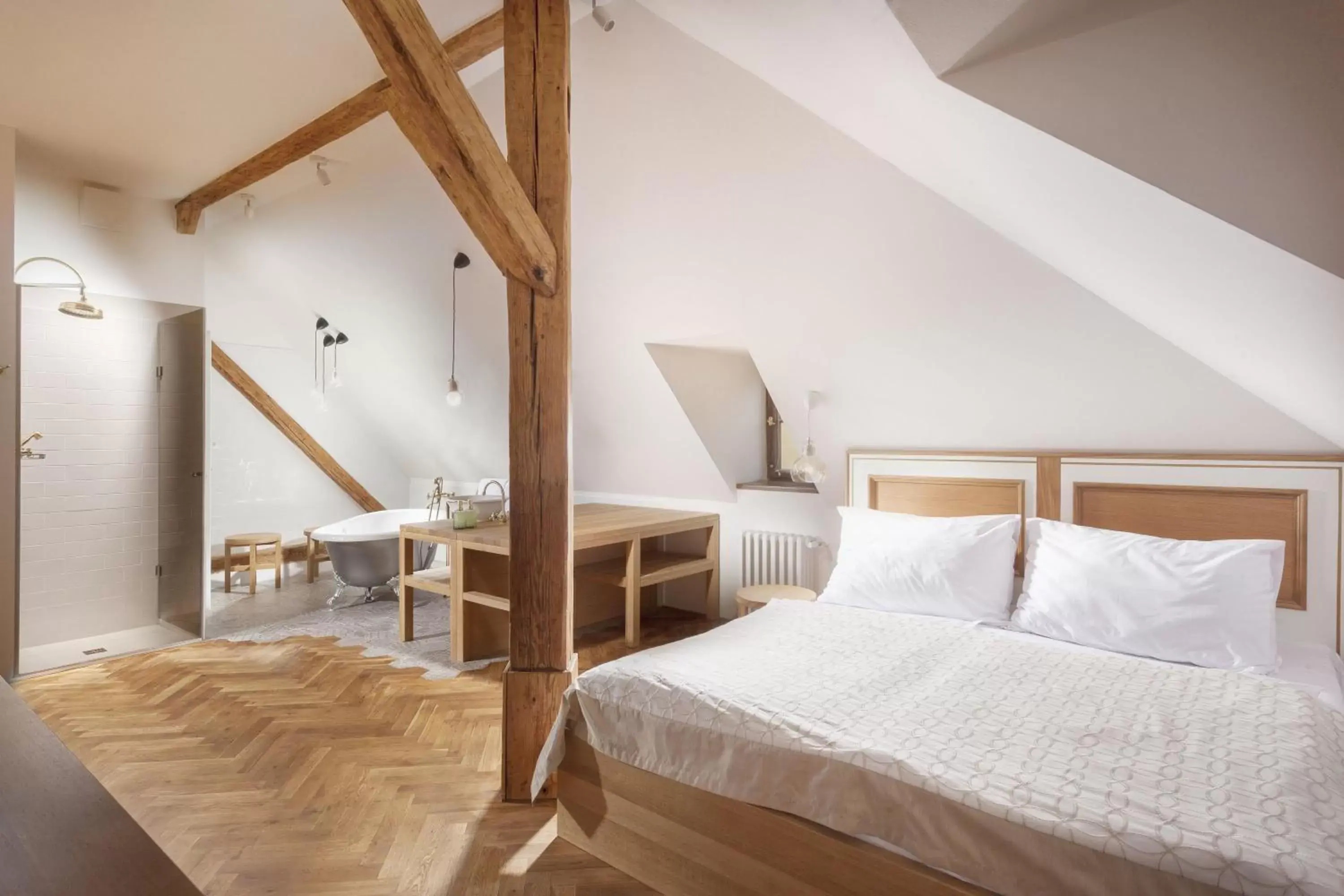 Bathroom, Bed in Hotel At the Golden Scissors