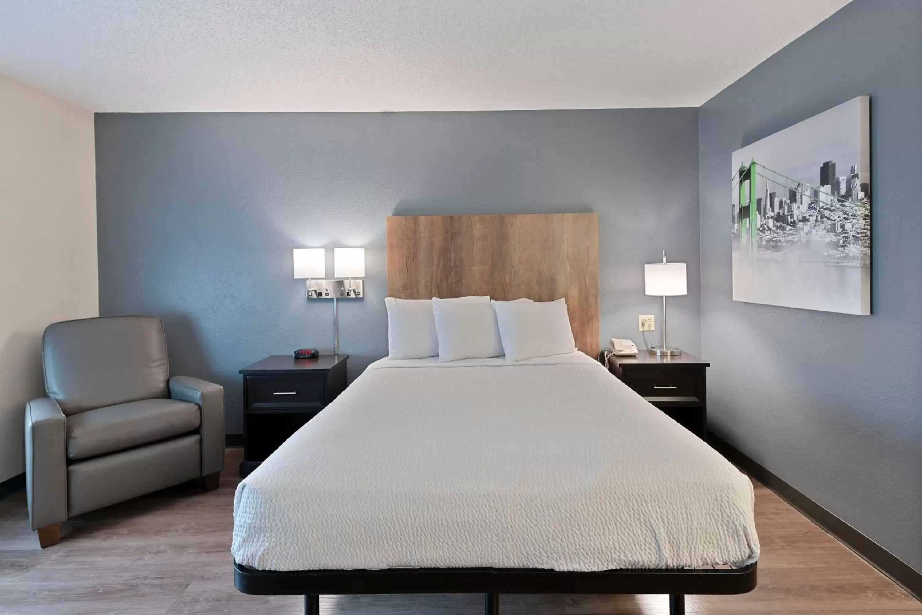 Bed in Extended Stay America Suites - Charlotte - Tyvola Rd