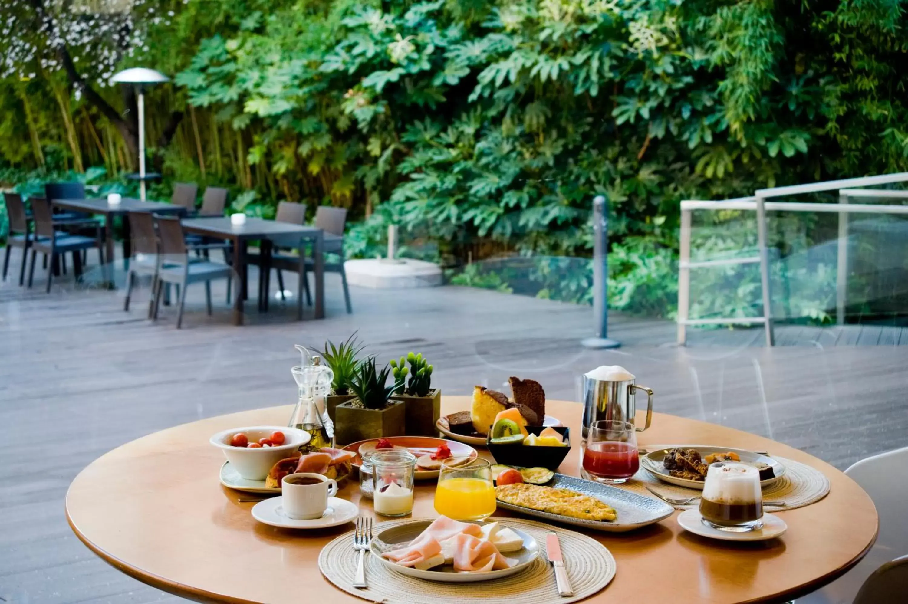 Food and drinks, Breakfast in Madrid - Retiro, an IHG Hotel