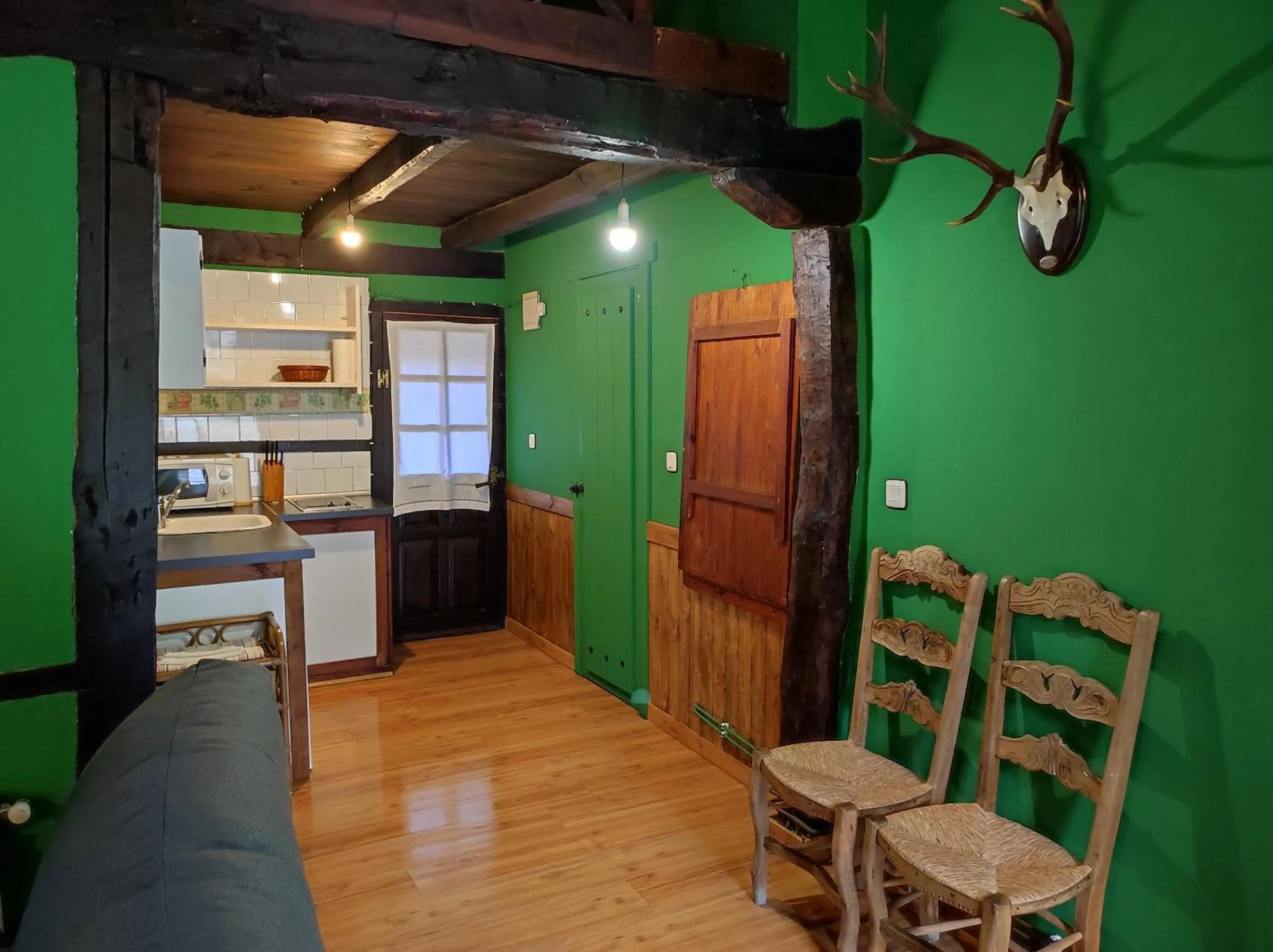 Kitchen or kitchenette in Viviendas Rurales El Covaju