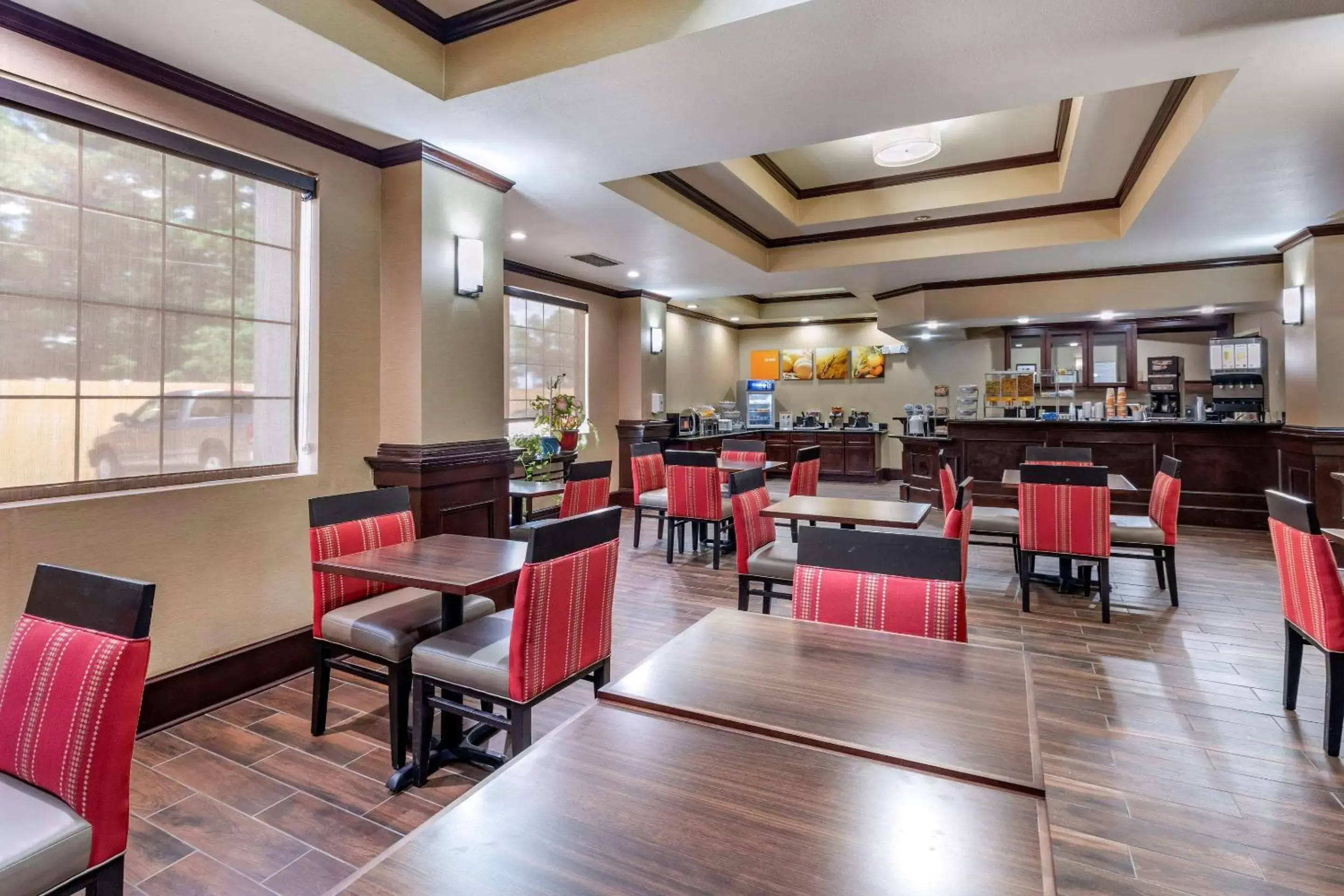 Restaurant/Places to Eat in Comfort Suites Shreveport West I-20