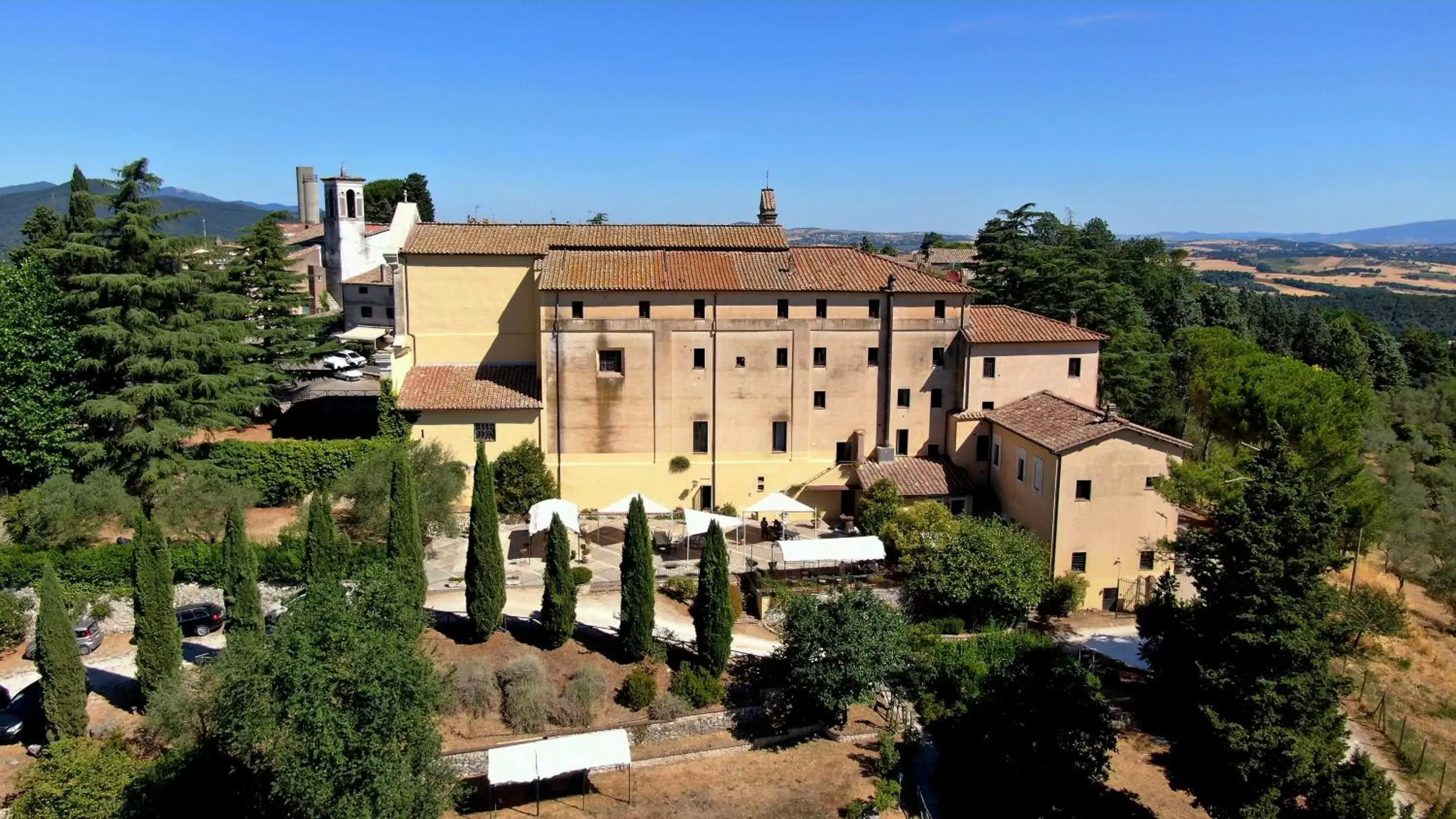 Property building, Bird's-eye View in Monastero Le Grazie