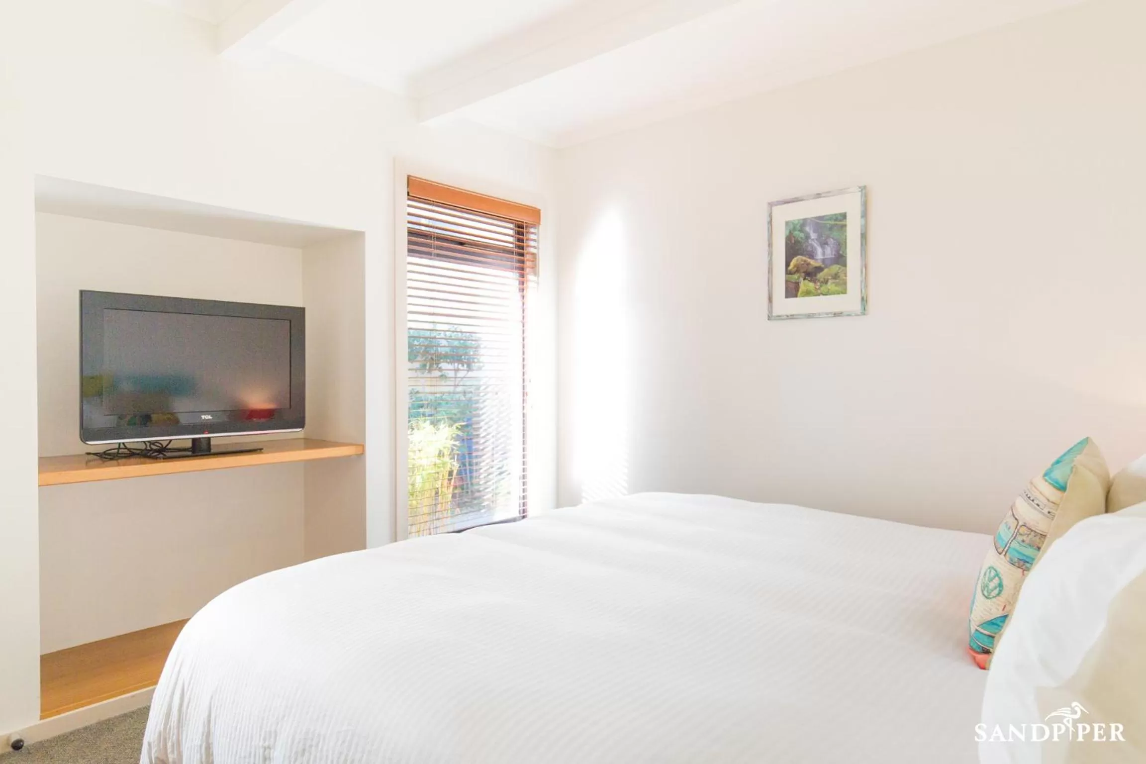 Living room, Bed in Sandpiper Motel Apollo Bay